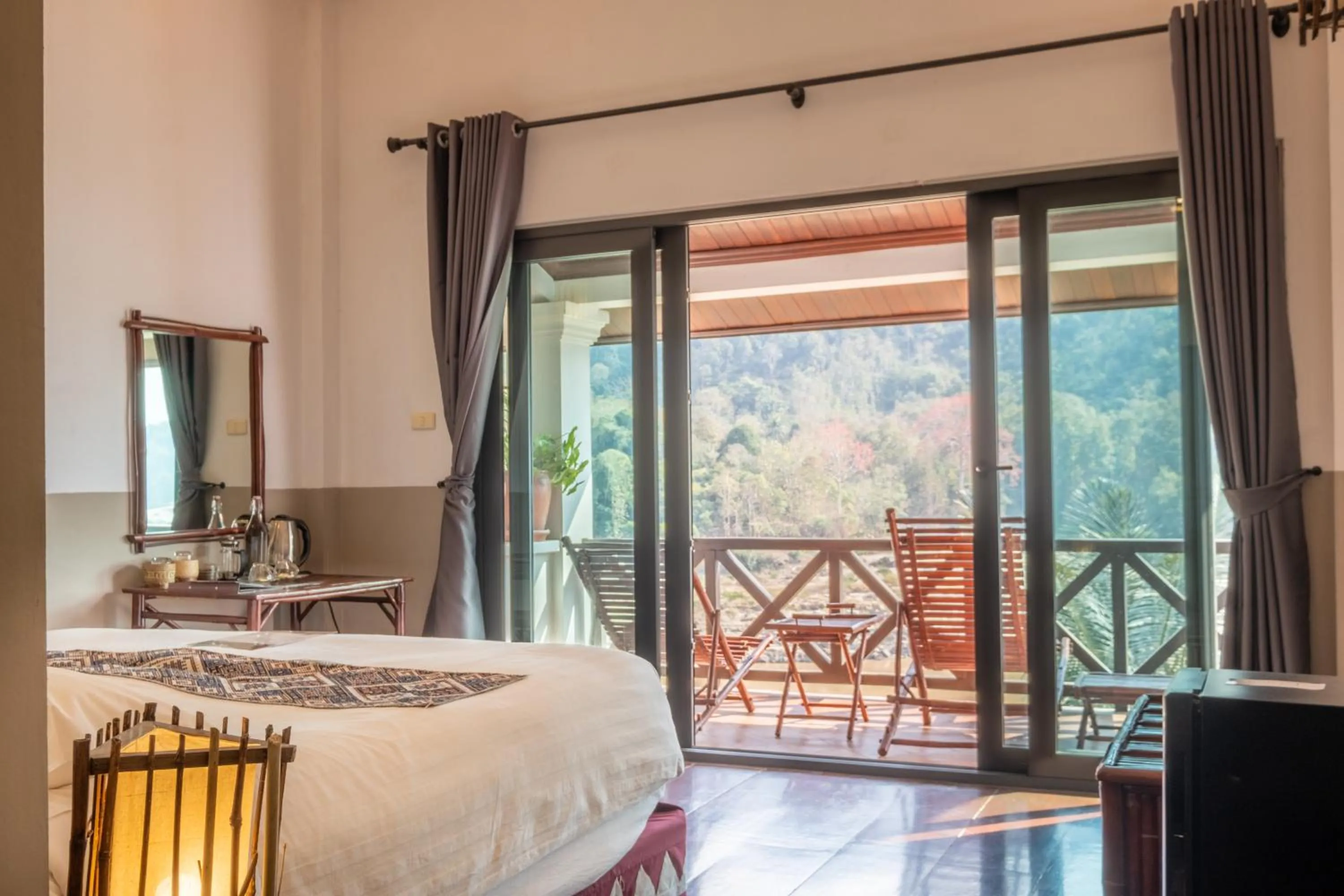 Bedroom, Bed in The Sanctuary Pakbeng Lodge