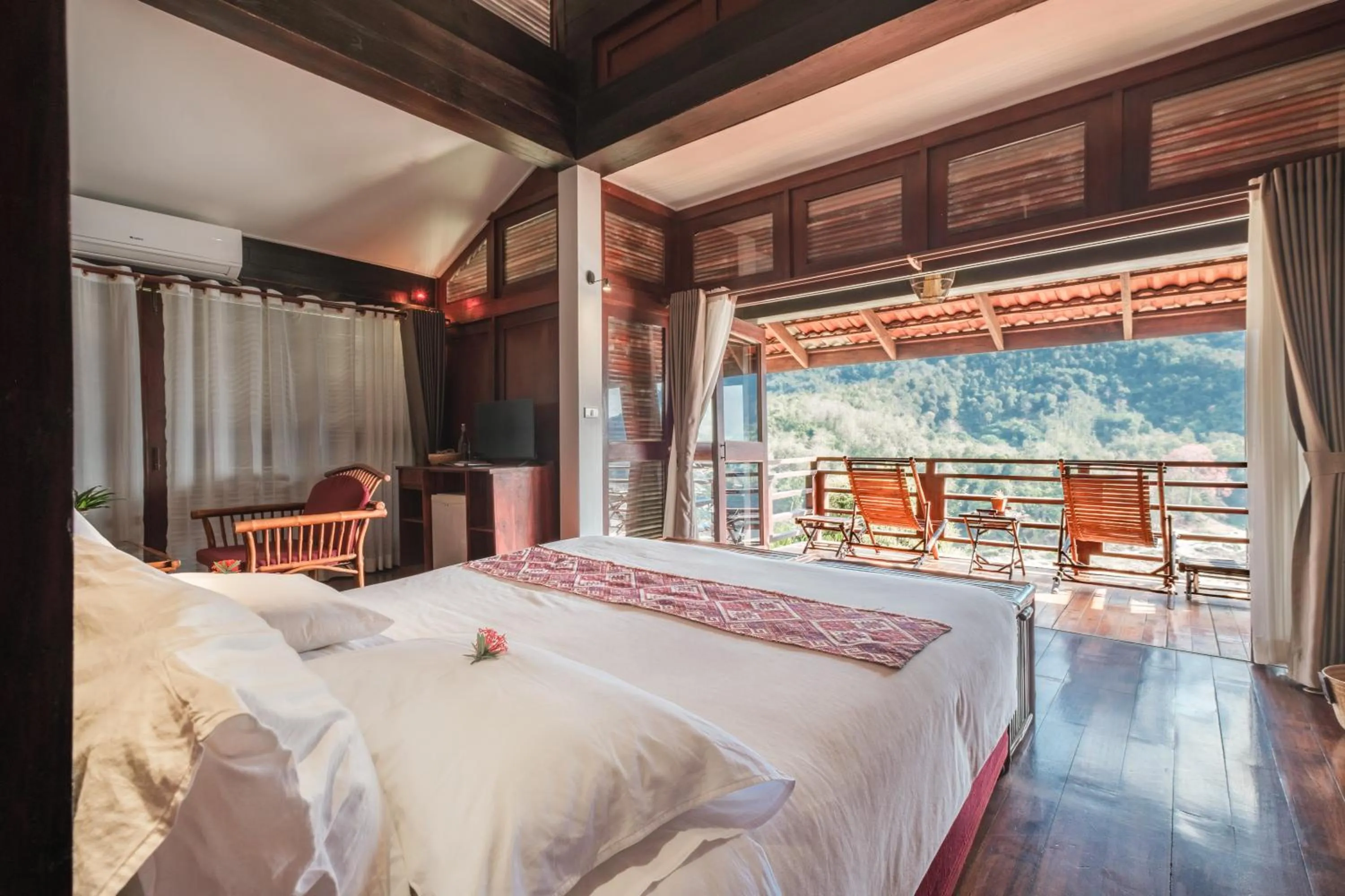 Bedroom, Bed in The Sanctuary Pakbeng Lodge