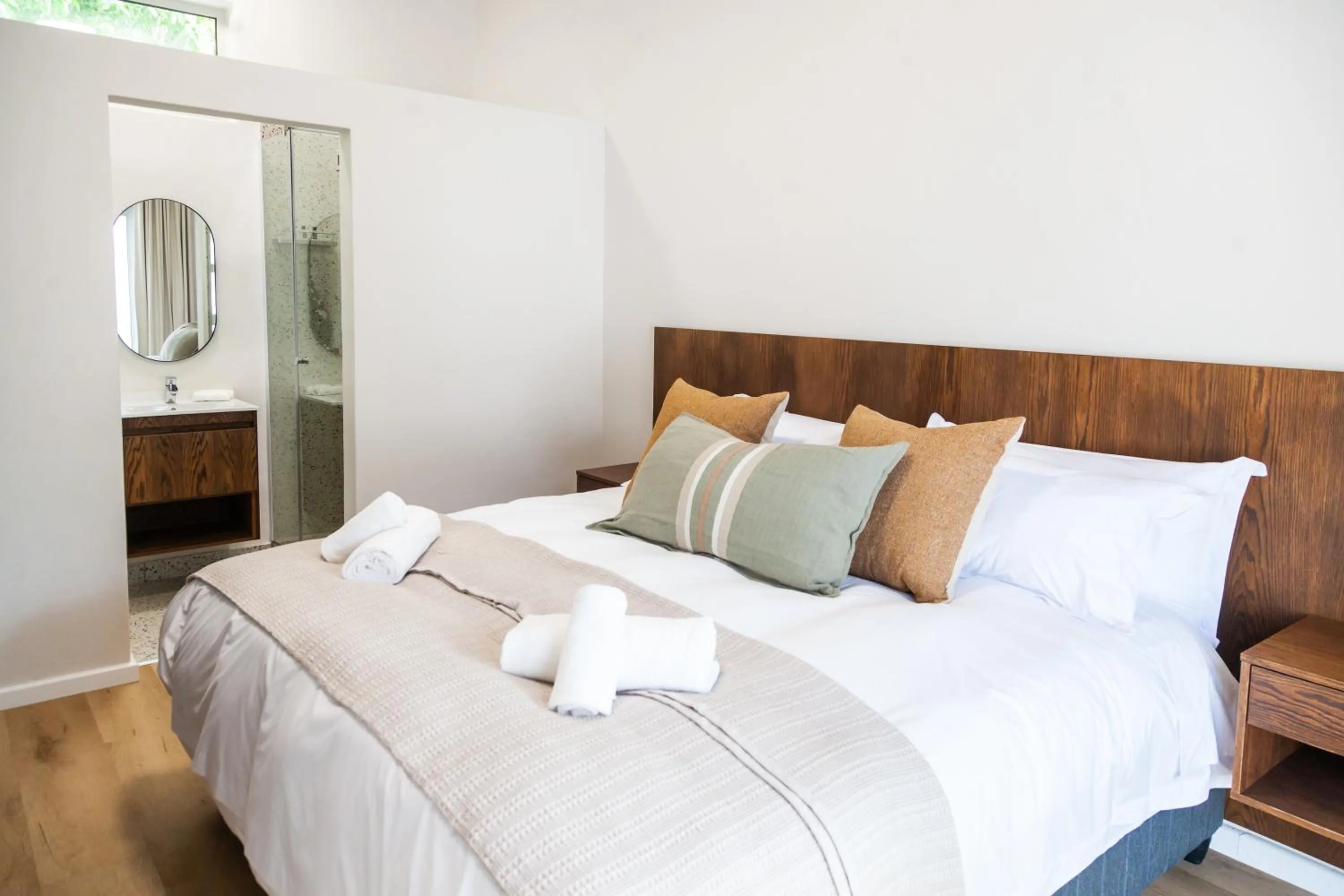 Shower, Bed in Skinkikofi Guest House