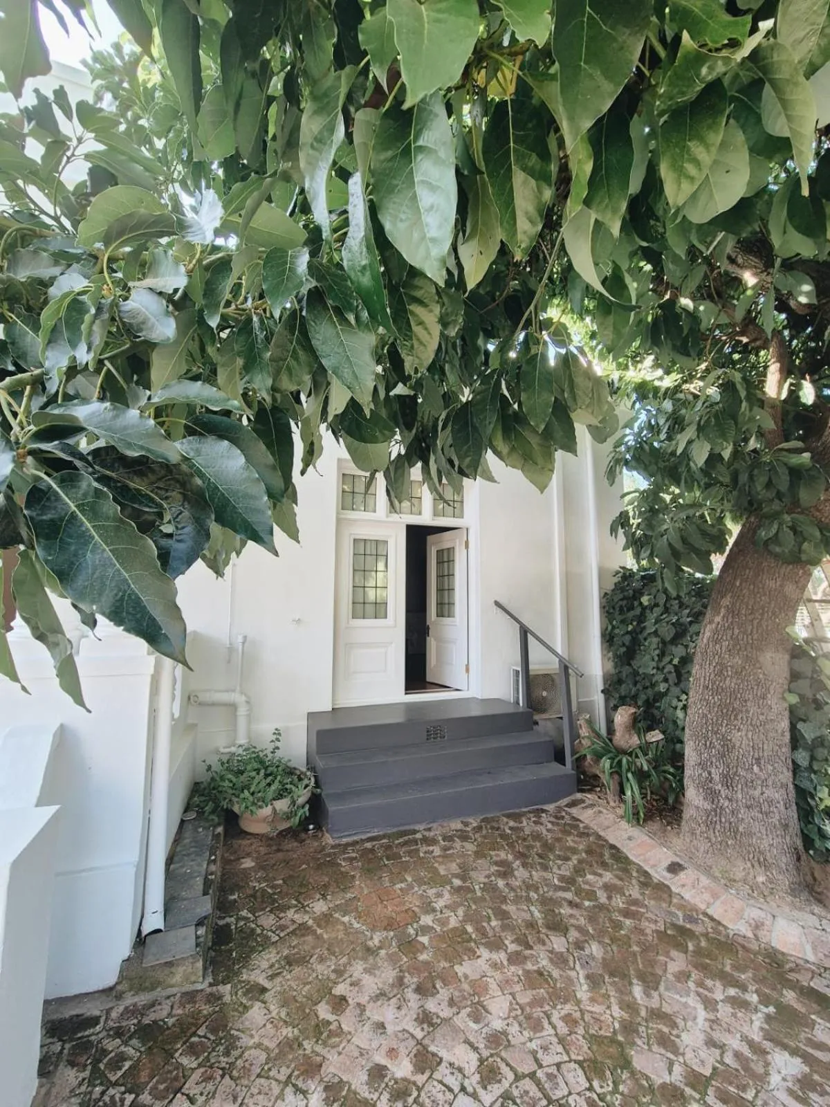 Facade/entrance in Skinkikofi Guest House