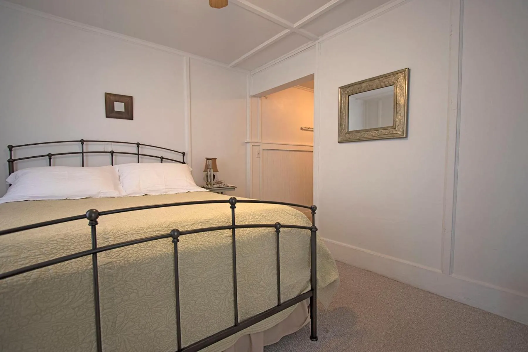 Bed in The Woodbine Inn