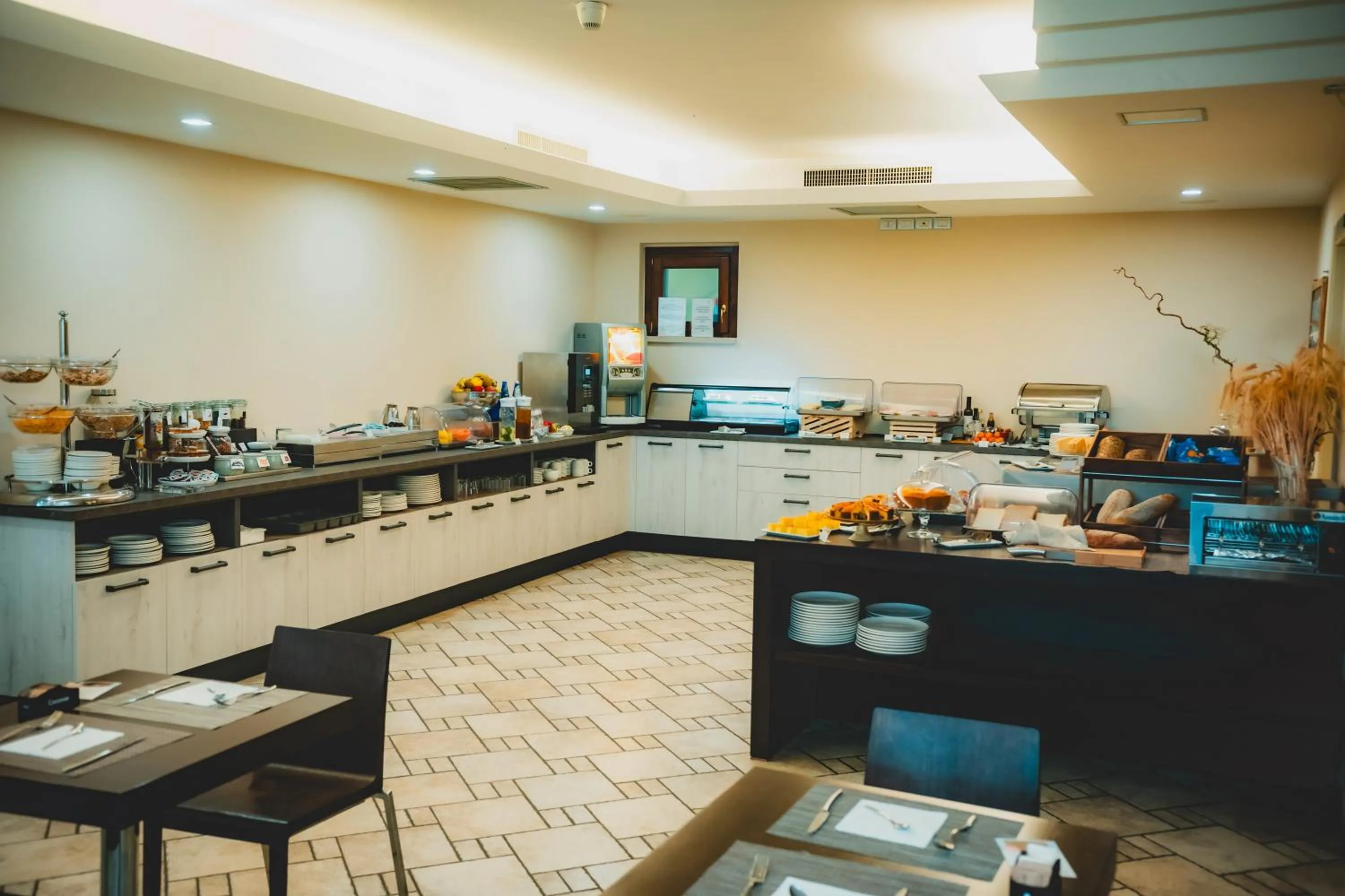 Restaurant/places to eat in AHG Donna Silvia Wellness Hotel