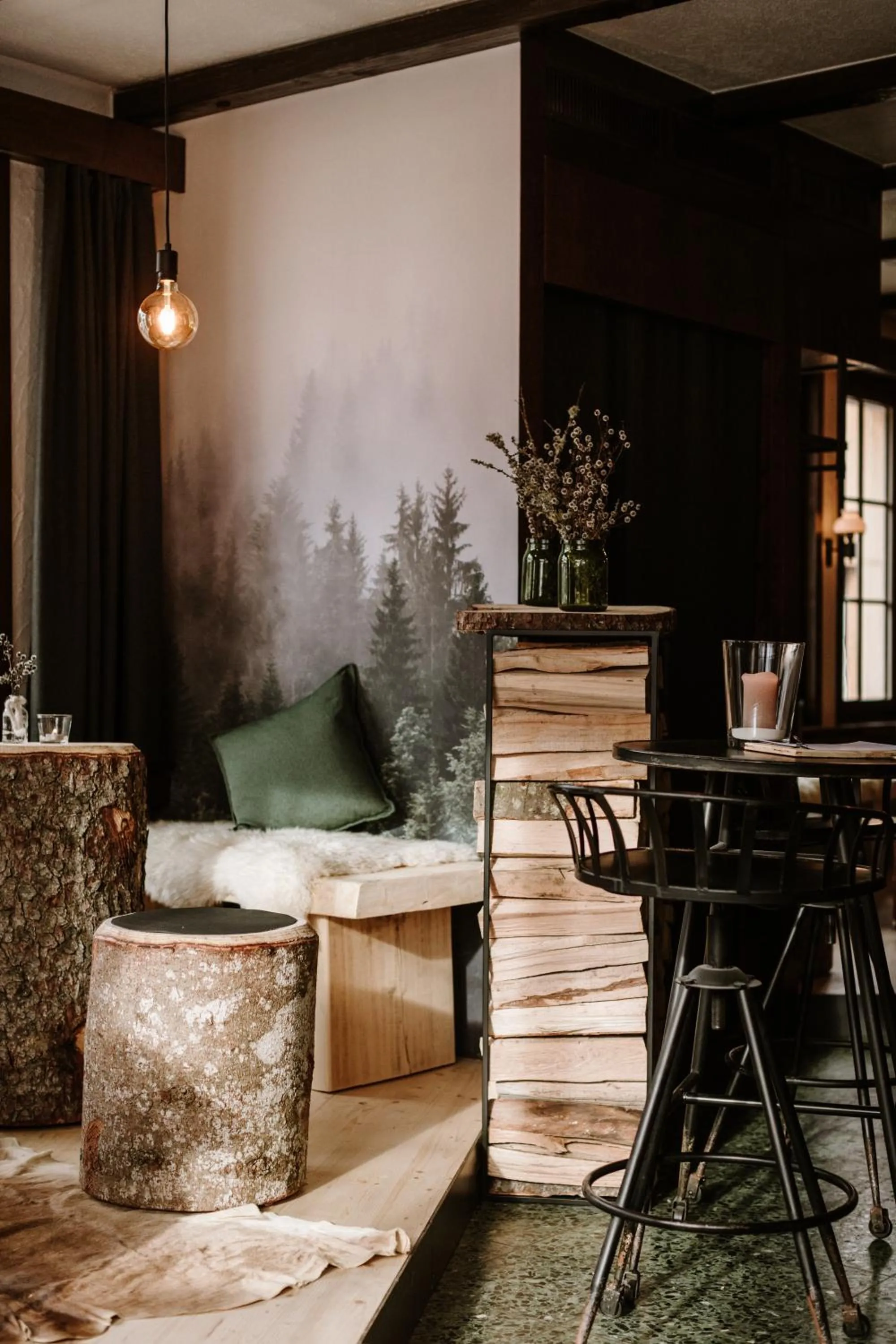 Lounge or bar in Wildstrubel Lodge