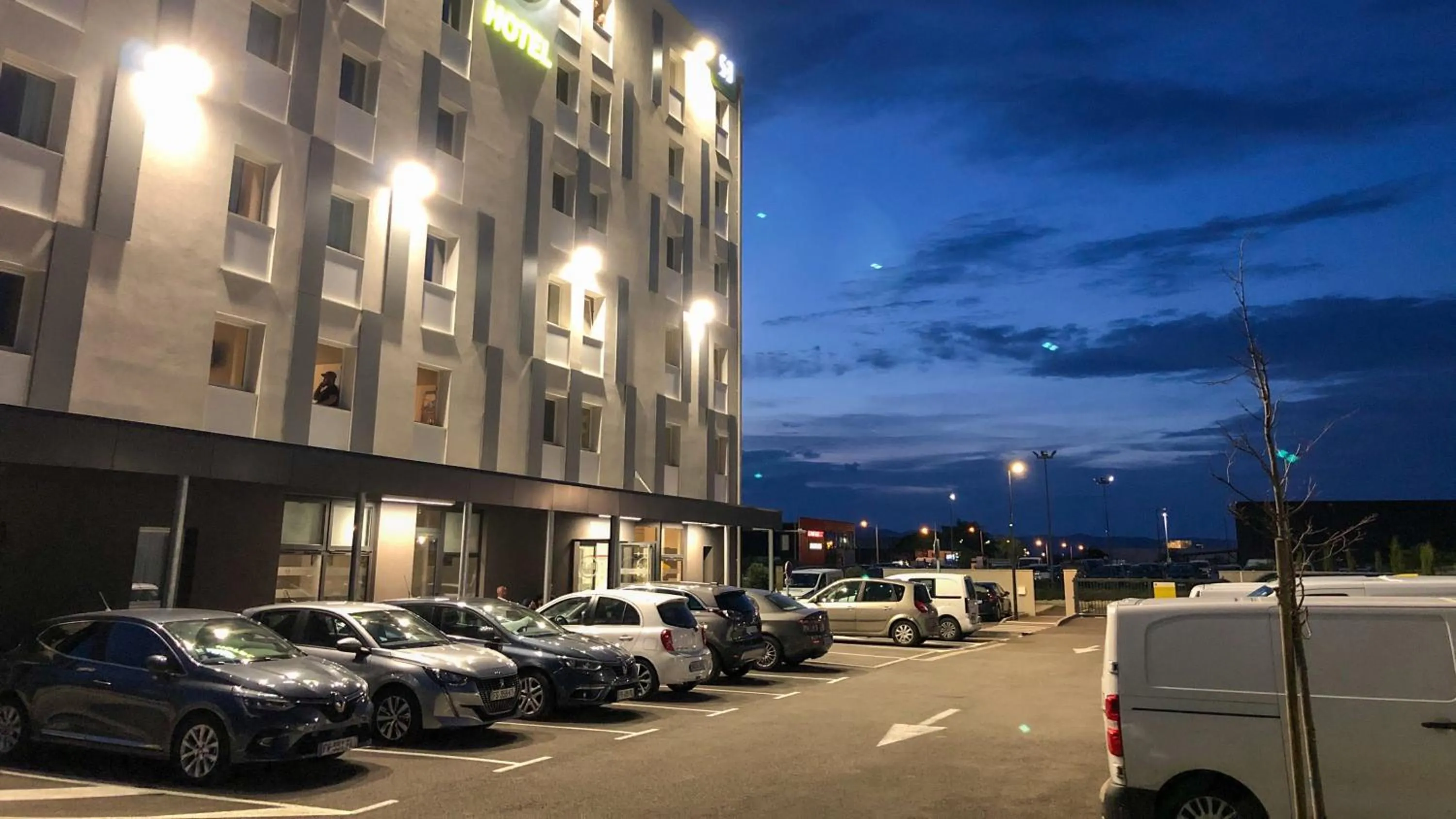 Property building in B&B HOTEL Montélimar Sud