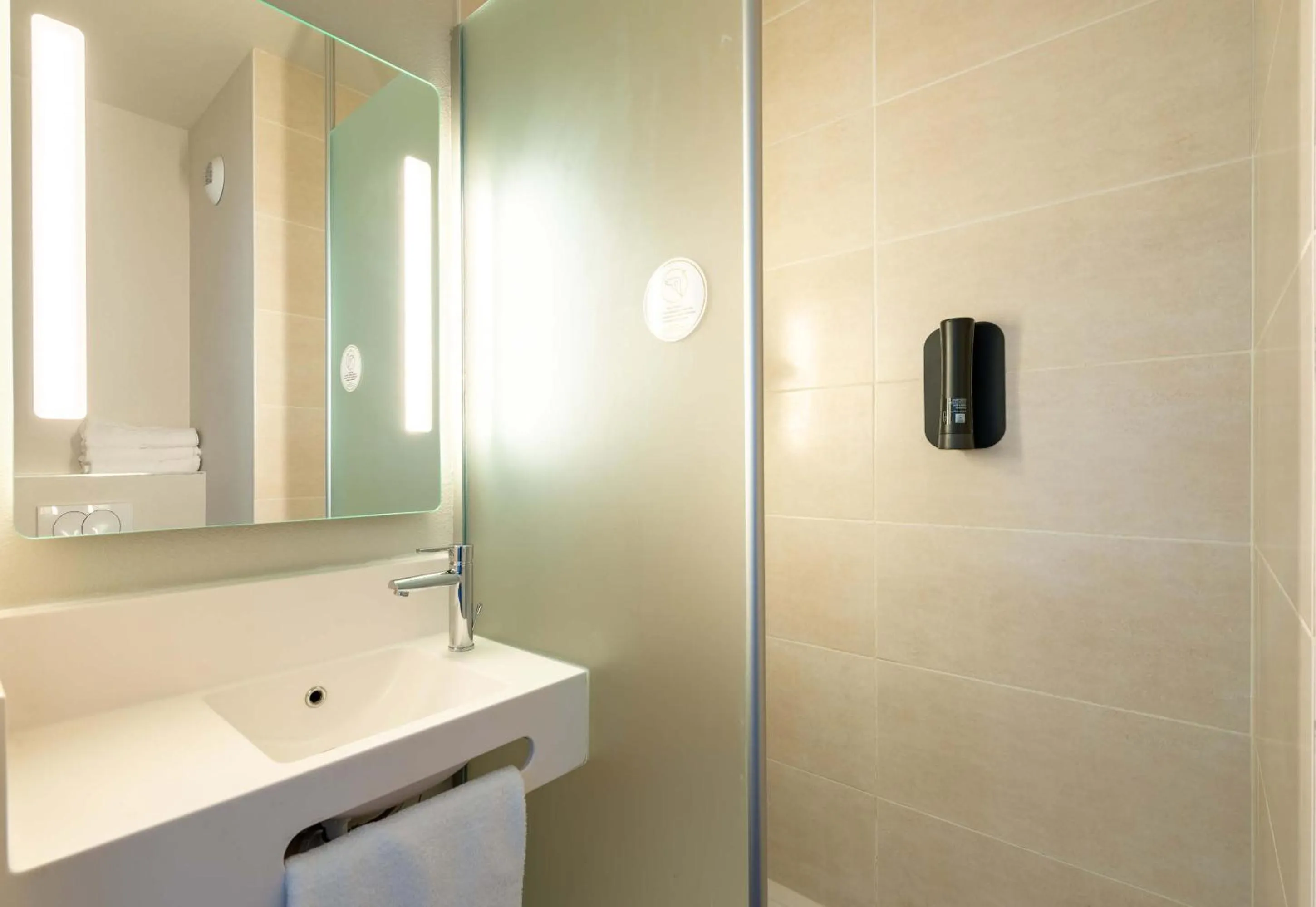 Bathroom in B&B HOTEL Montélimar Sud