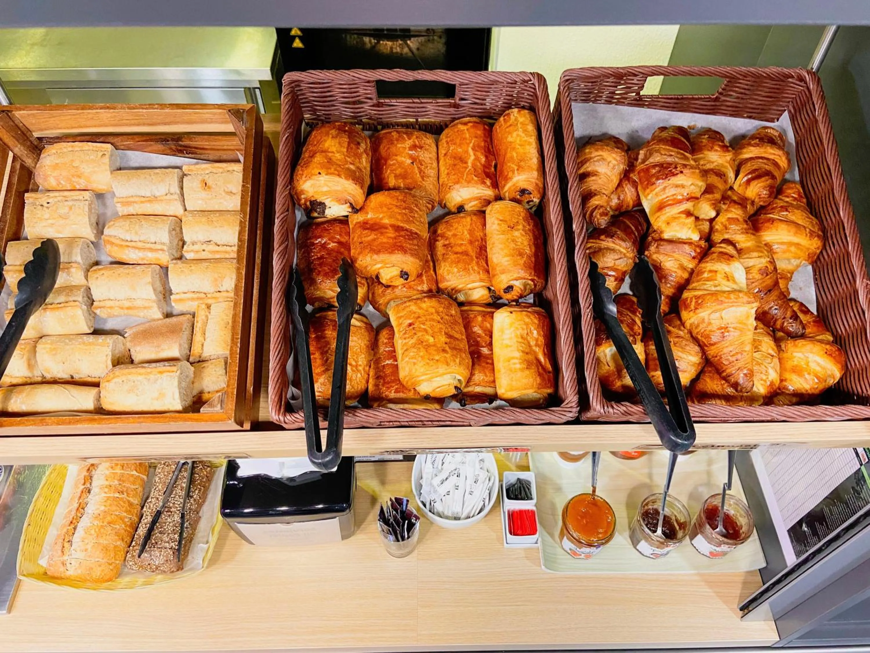 Breakfast in B&B HOTEL Montélimar Sud