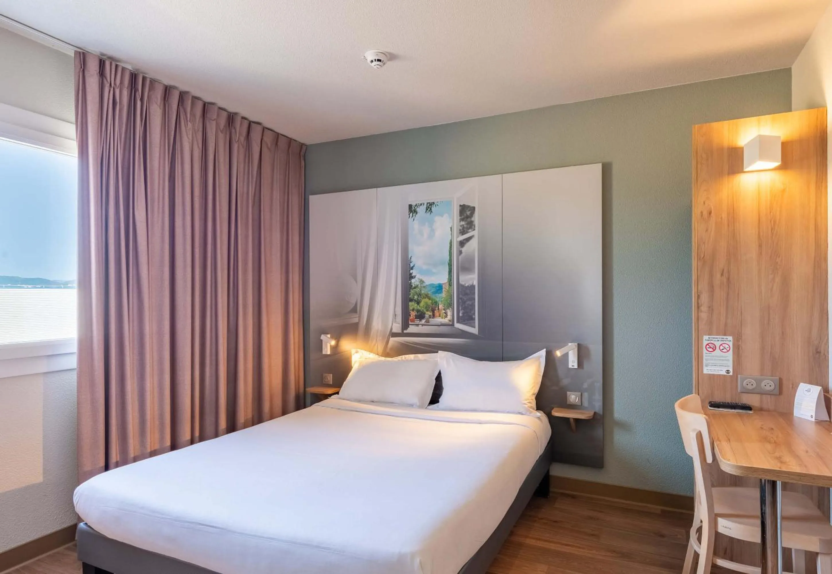 Bedroom, Bed in B&B HOTEL Montélimar Sud