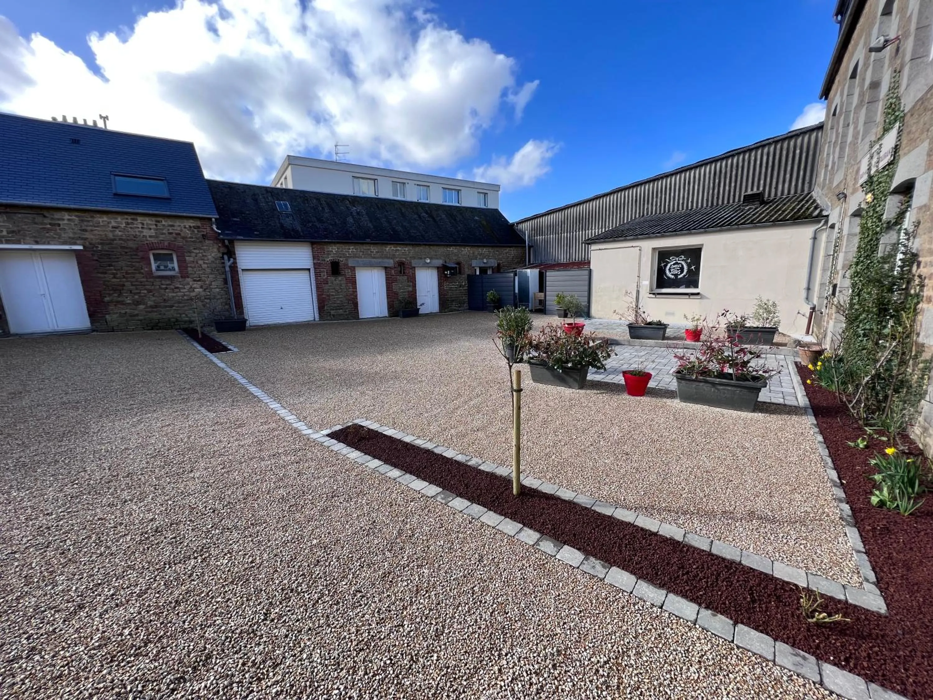 Property building in Au Père Tranquille