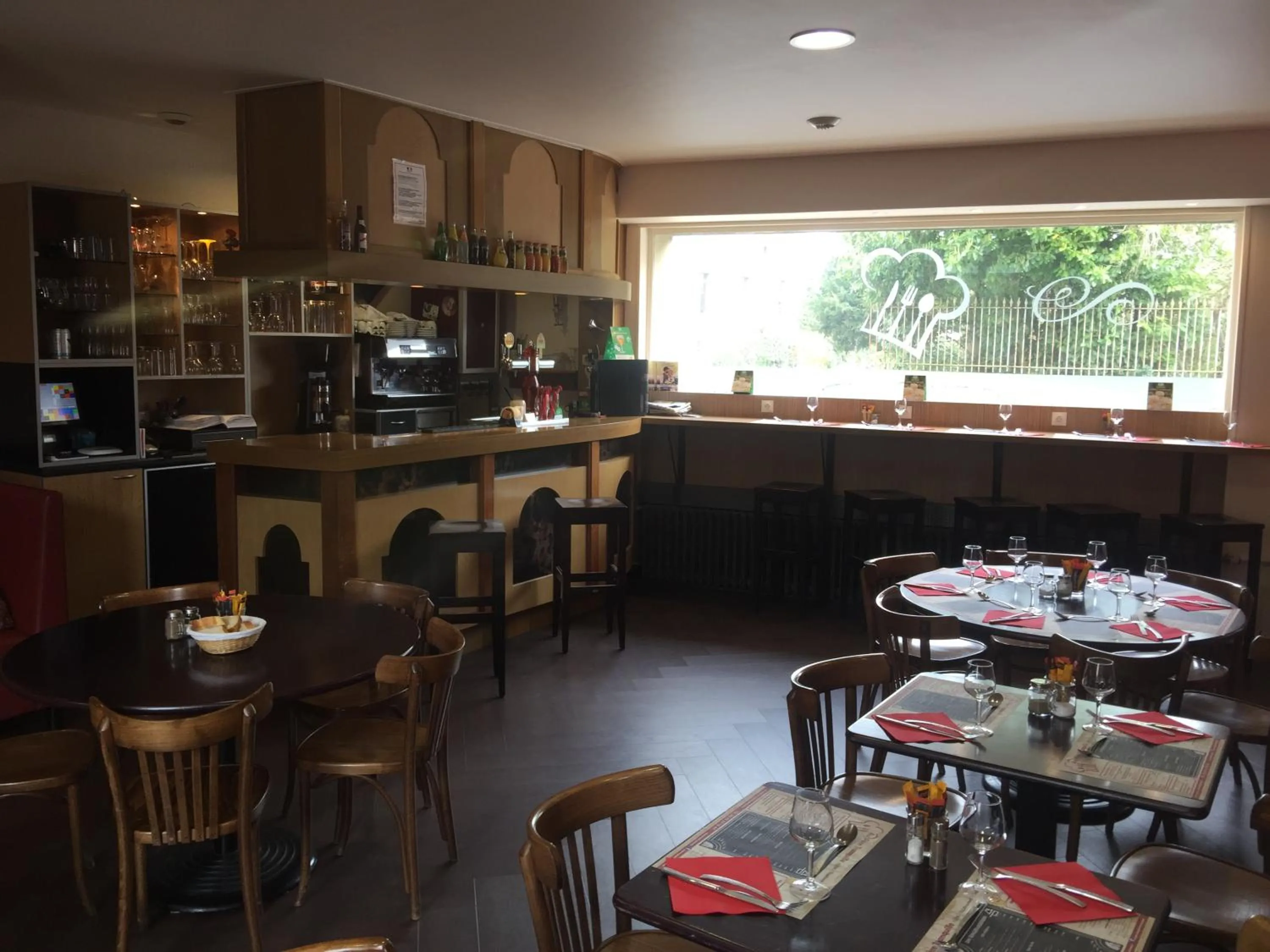 Restaurant/places to eat in Au Père Tranquille