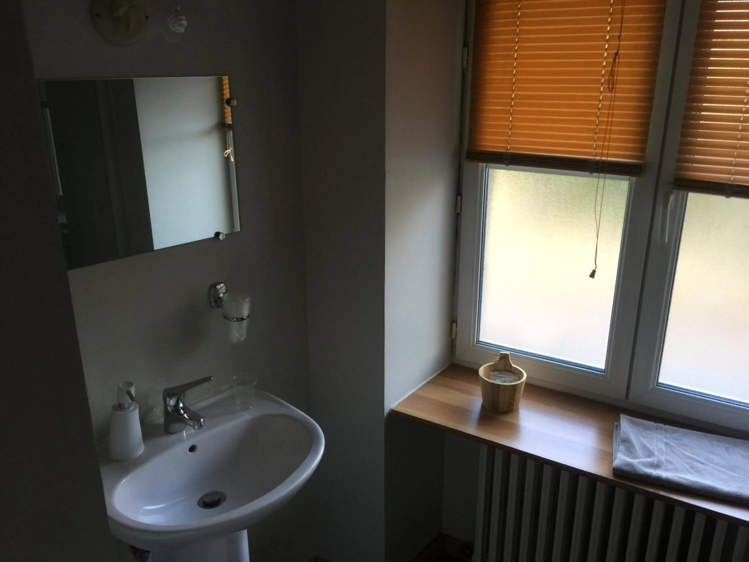 Shower in Au Père Tranquille