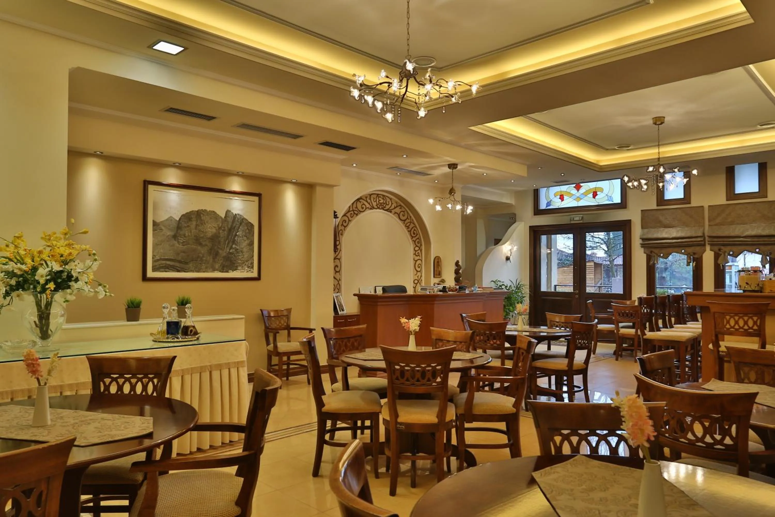 Communal lounge/ TV room in Xenios Dias Boutique Hotel