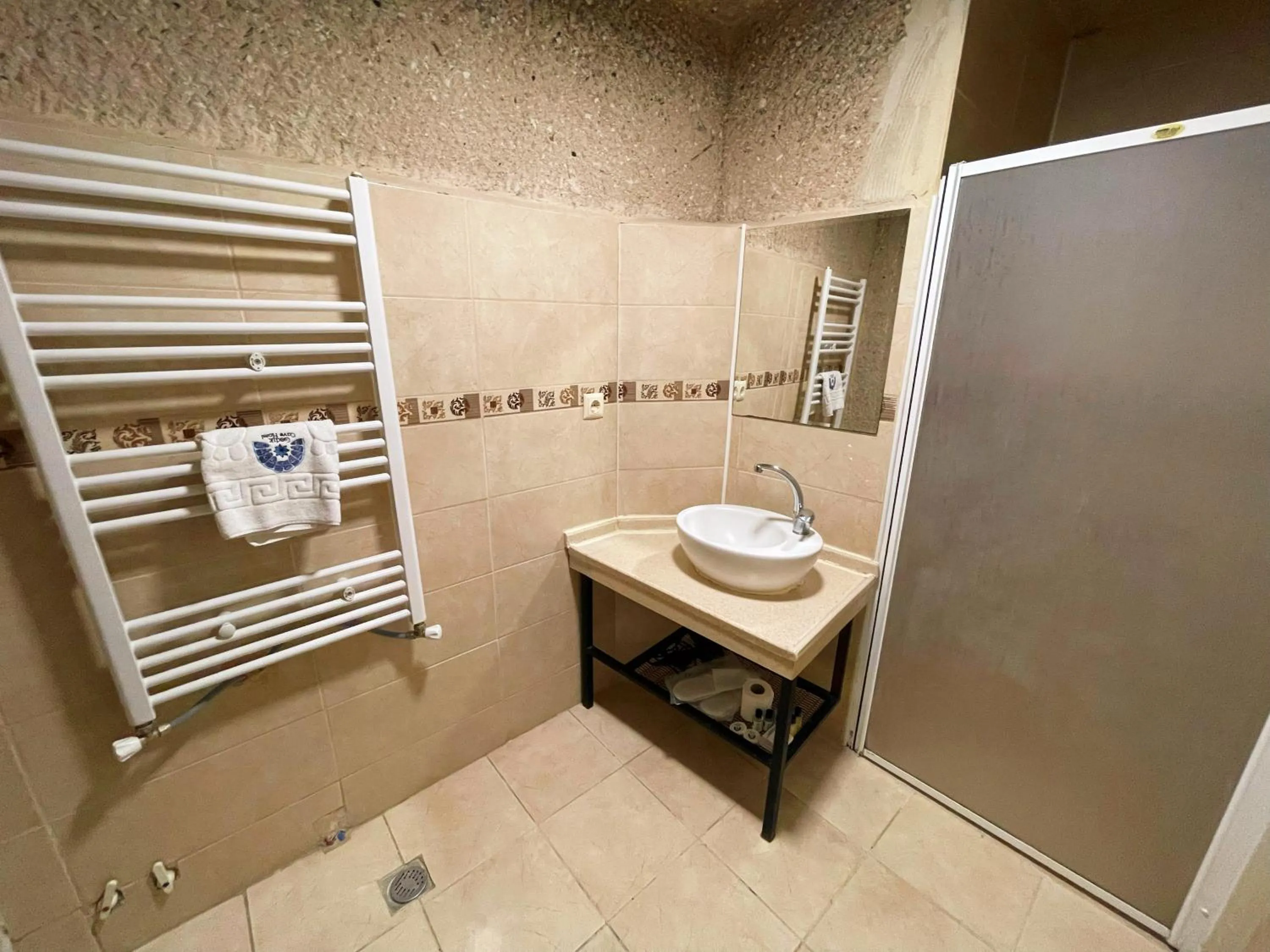 Shower in Gedik Cave Hotel