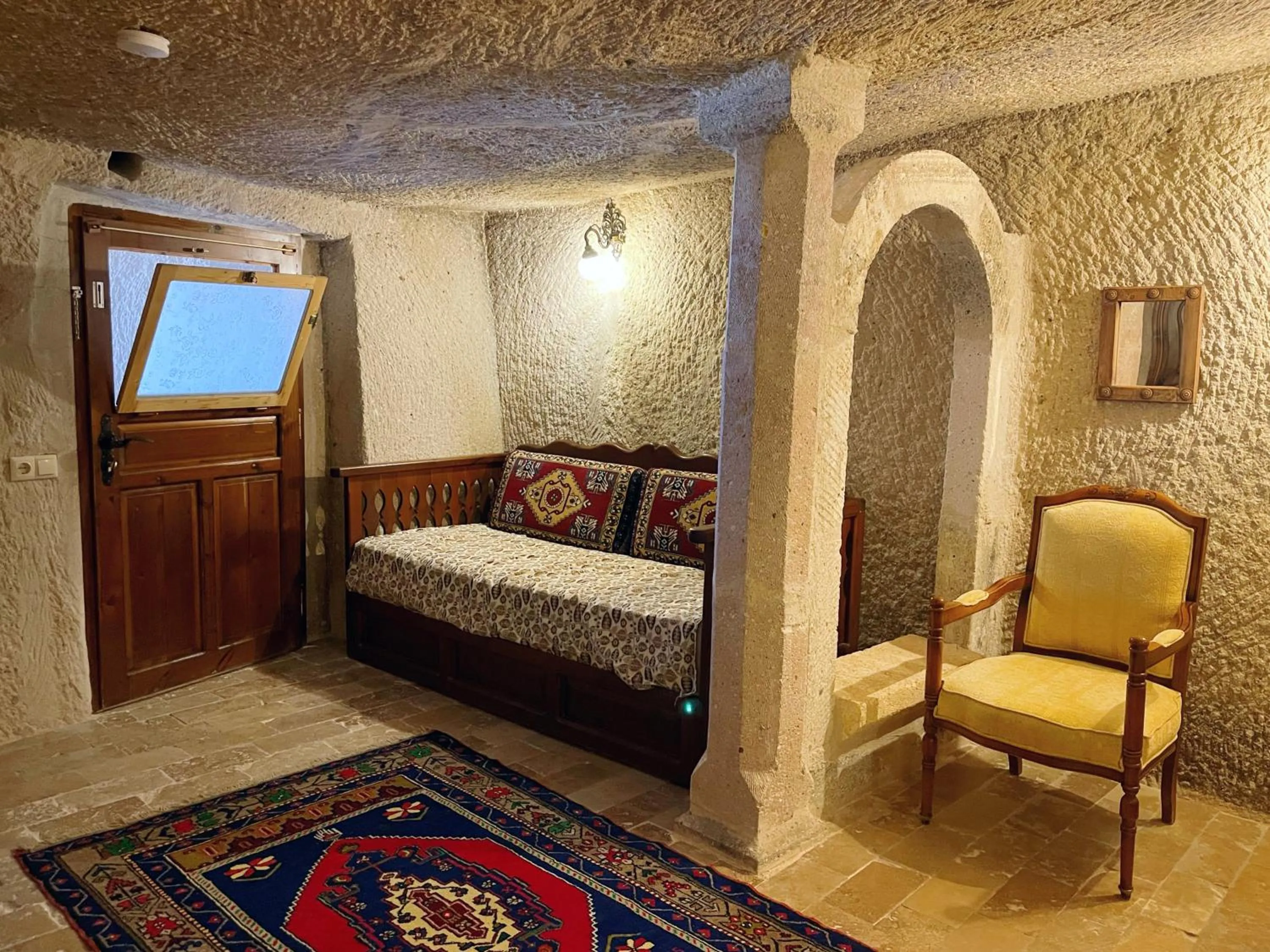 Seating area, Bed in Gedik Cave Hotel