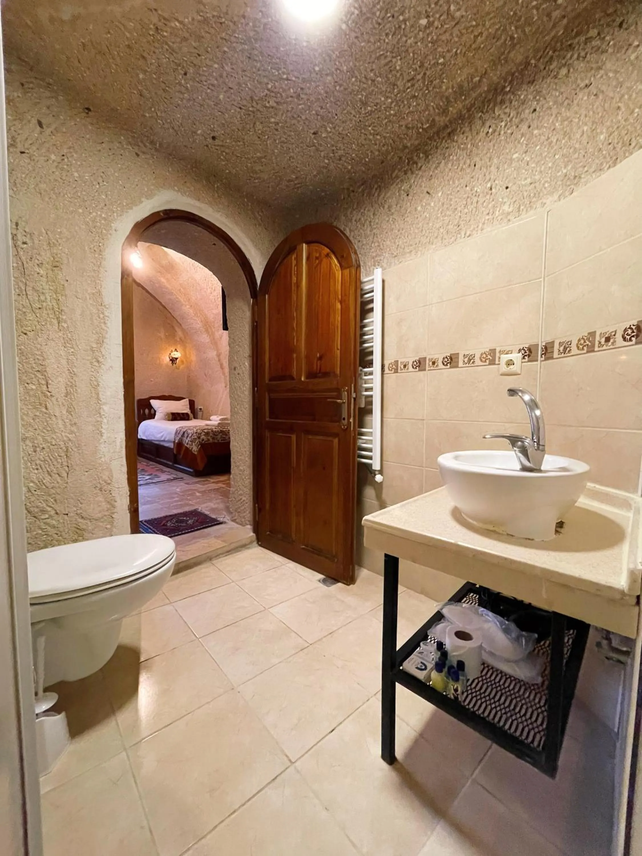 Toilet, Bed in Gedik Cave Hotel