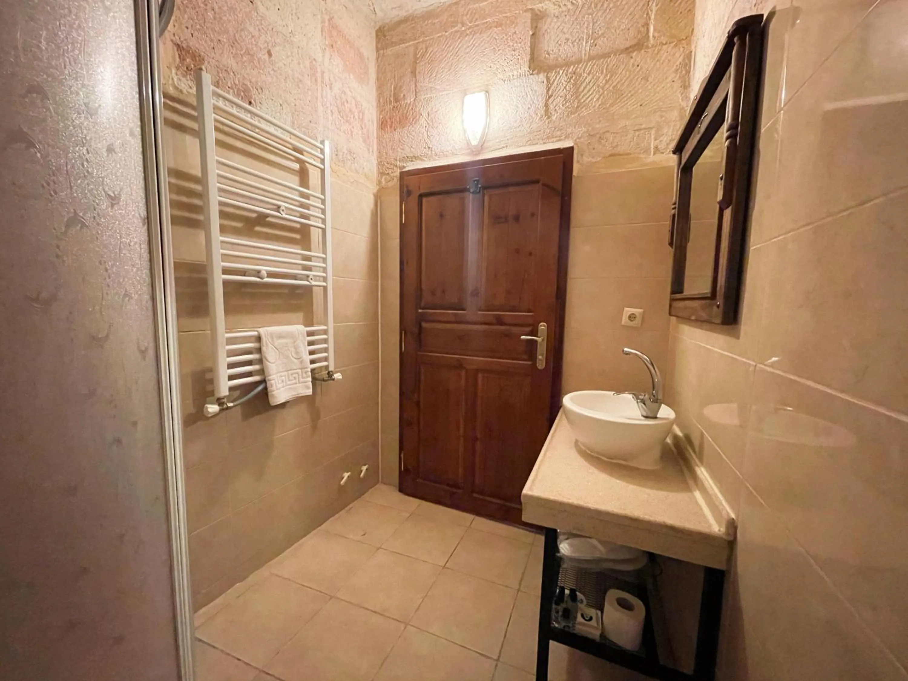 Shower in Gedik Cave Hotel