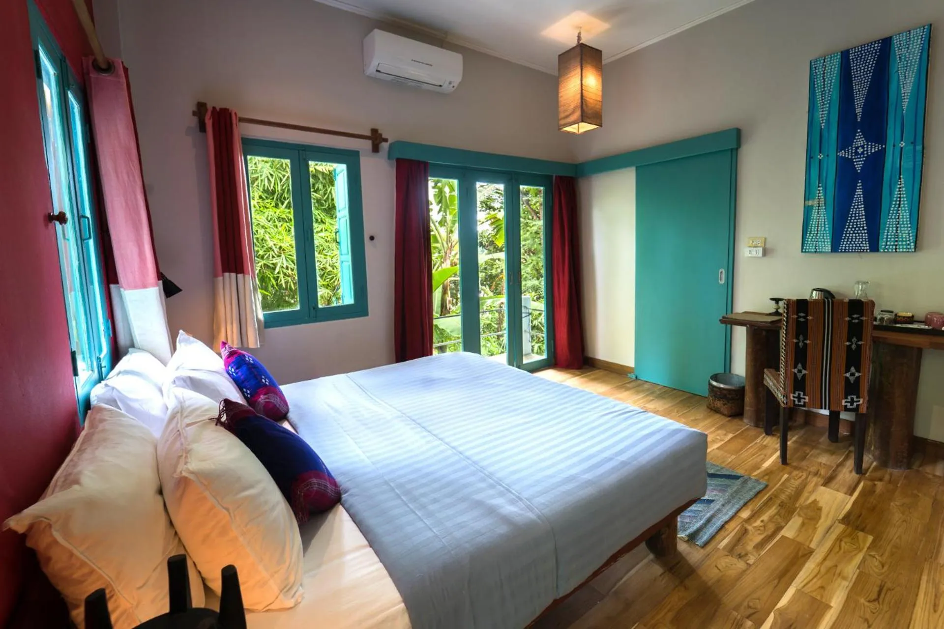 Photo of the whole room, Bed in Ock Pop Tok Mekong Villa