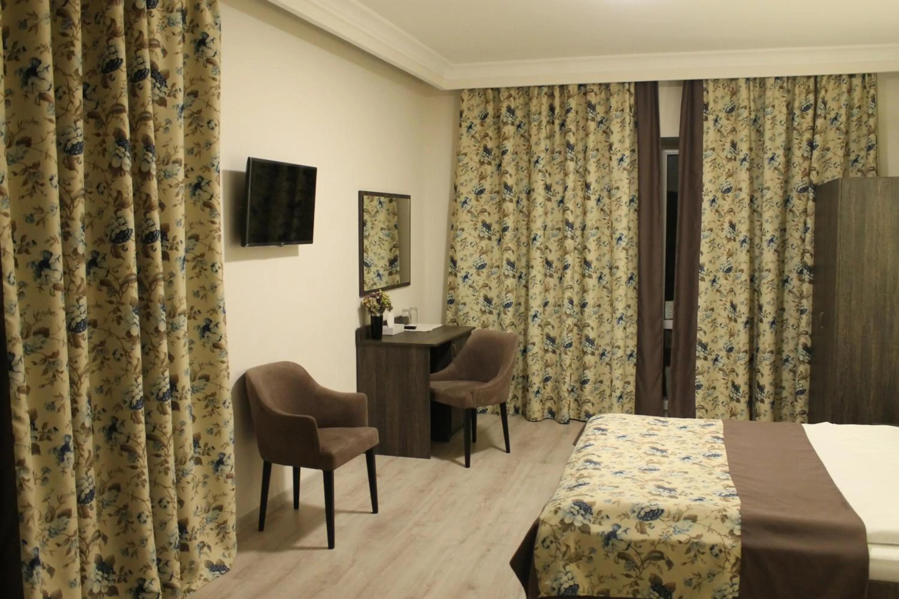 Photo of the whole room, Bed in Non-stop hotel