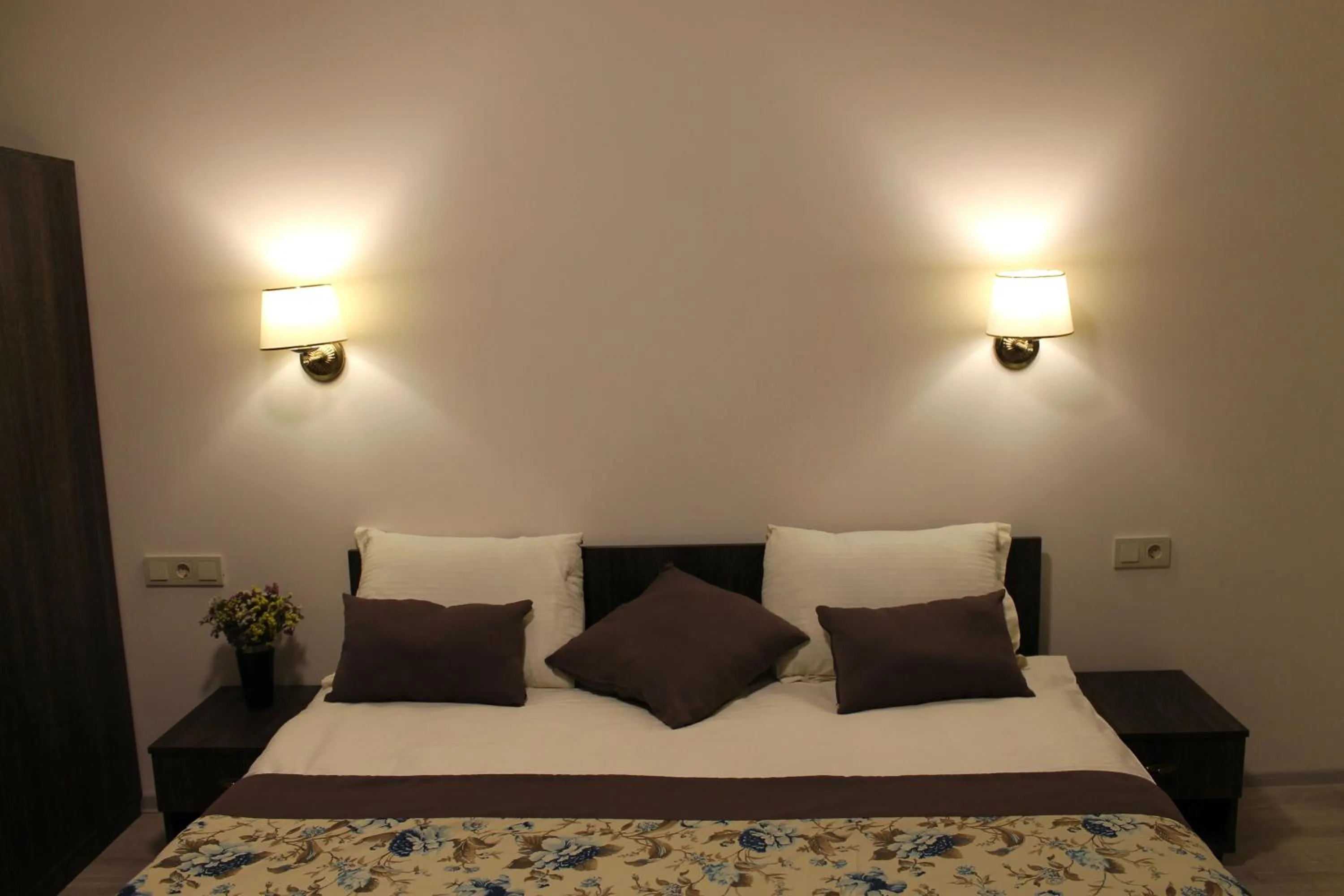 Decorative detail, Bed in Non-stop hotel