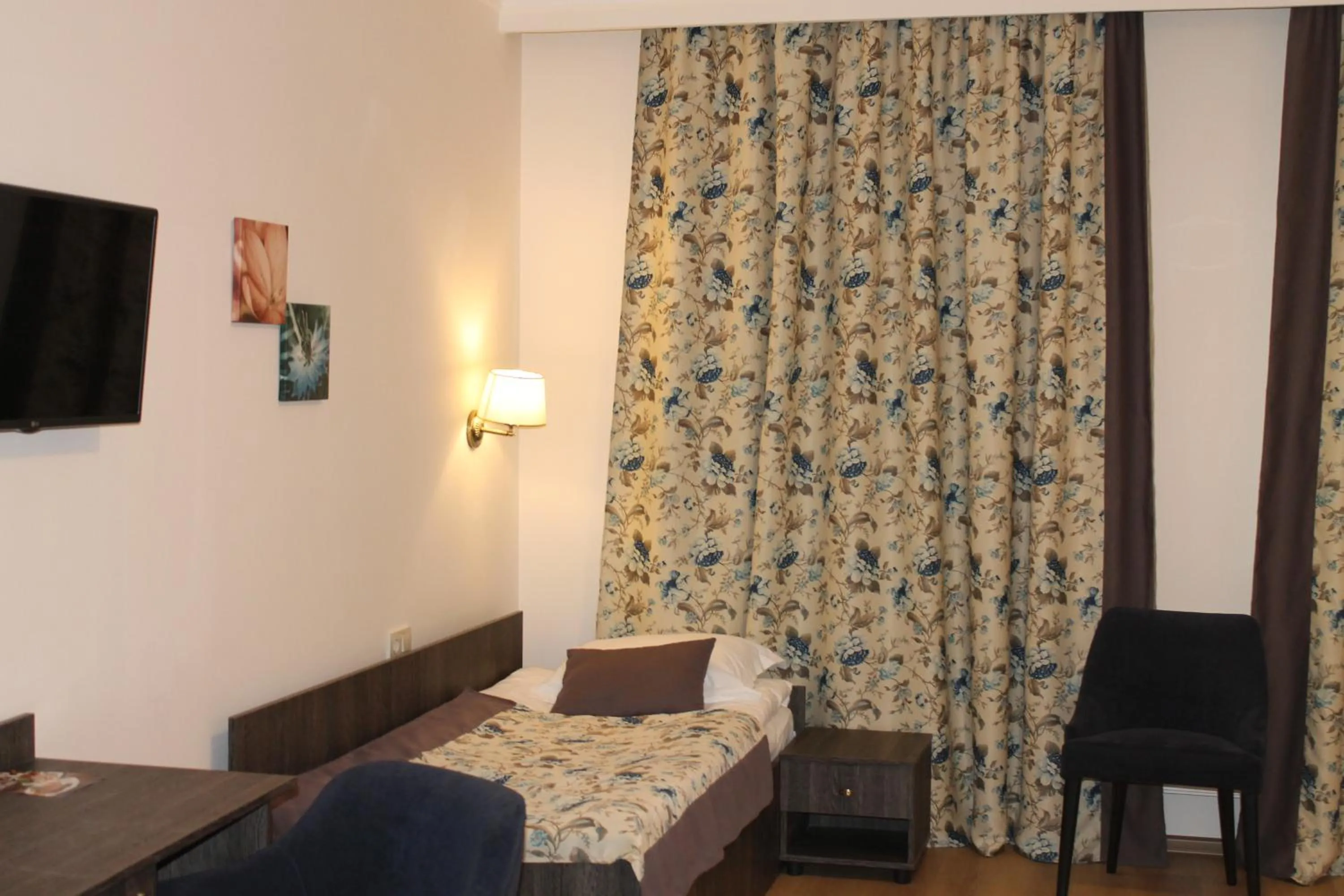 Decorative detail, Bed in Non-stop hotel