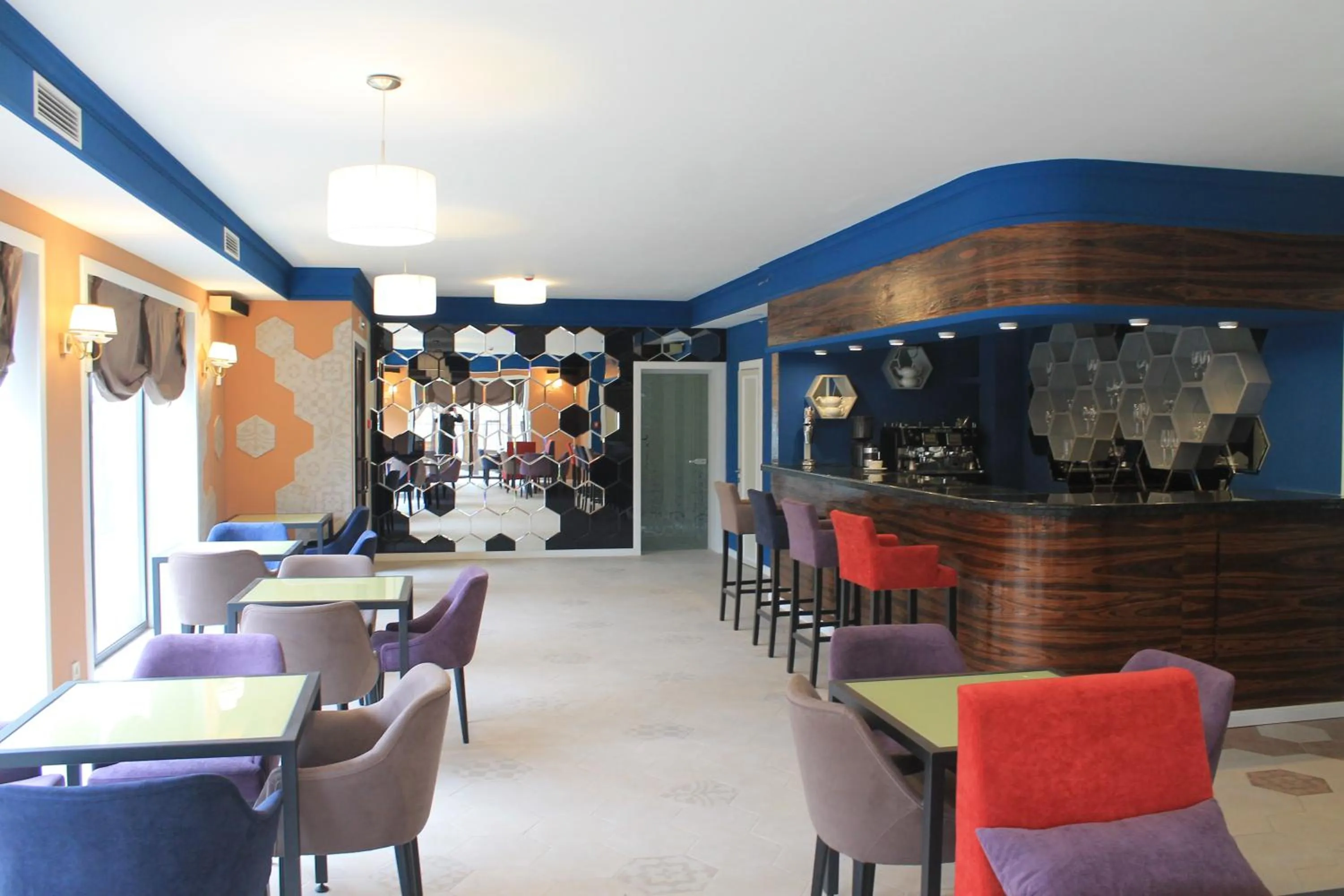 Food and drinks in Non-stop hotel