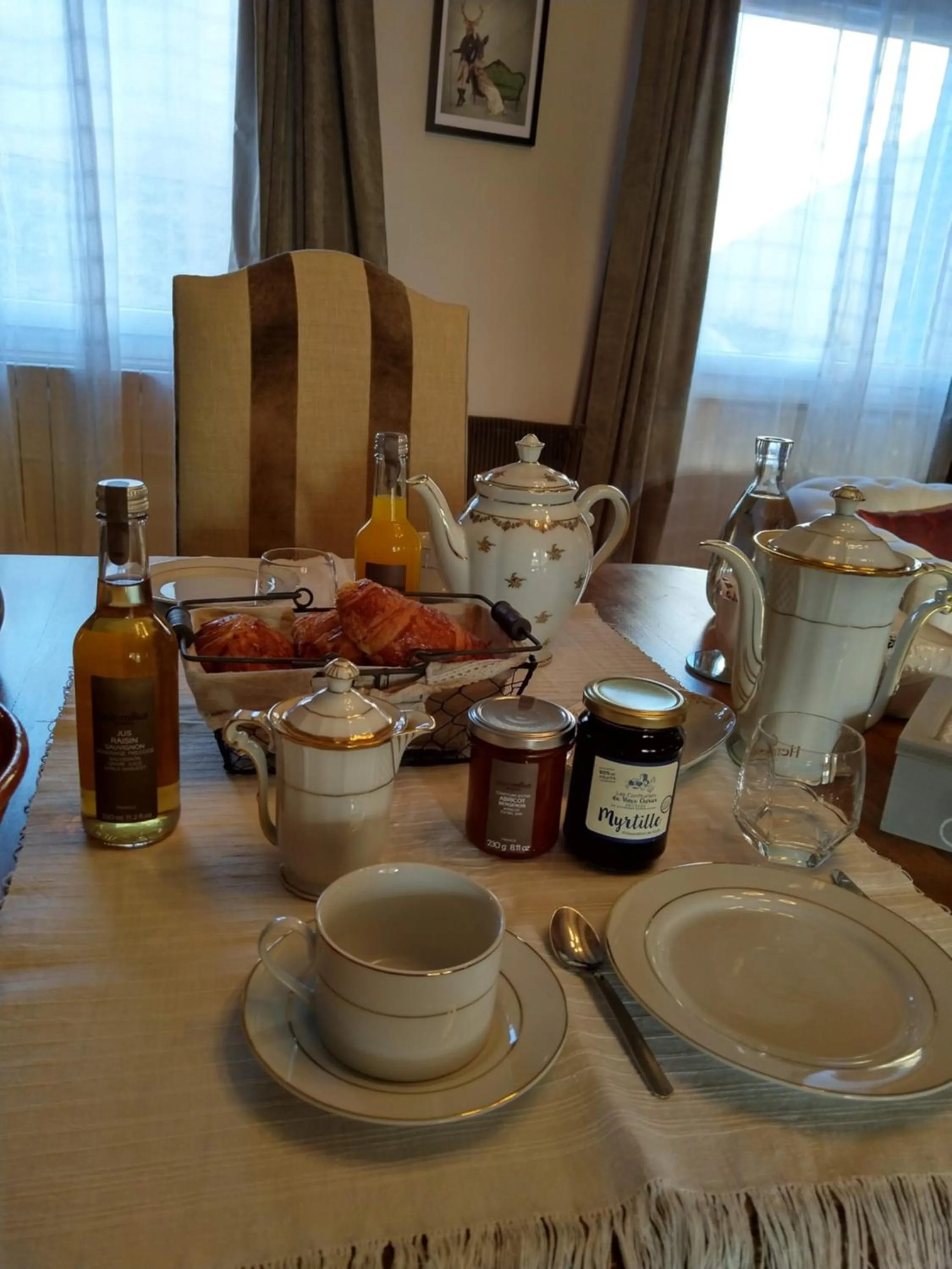 Continental breakfast in Les Bessonnes