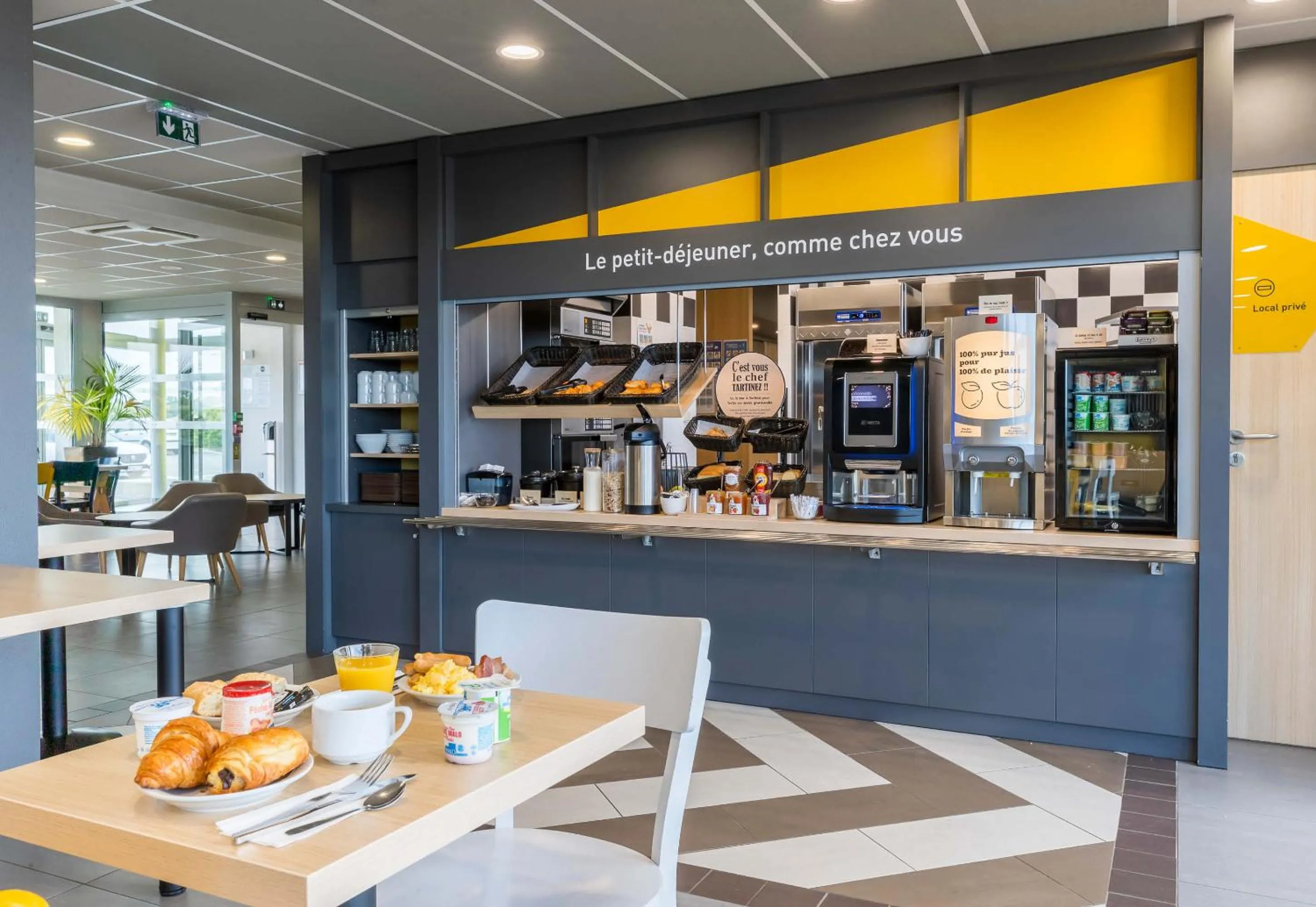 Breakfast in B&B HOTEL Montargis-Amilly