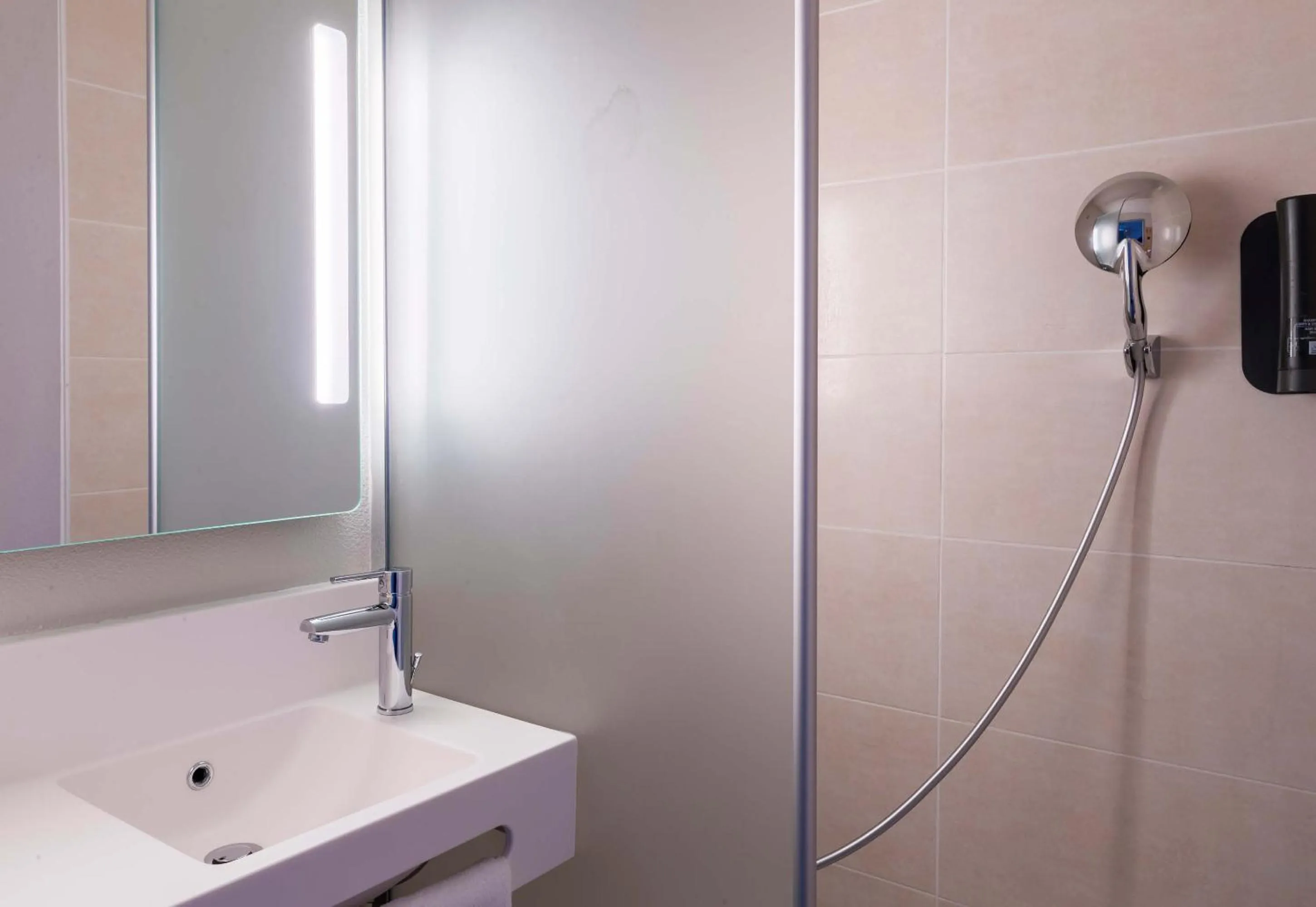 Bathroom in B&B HOTEL Montargis-Amilly