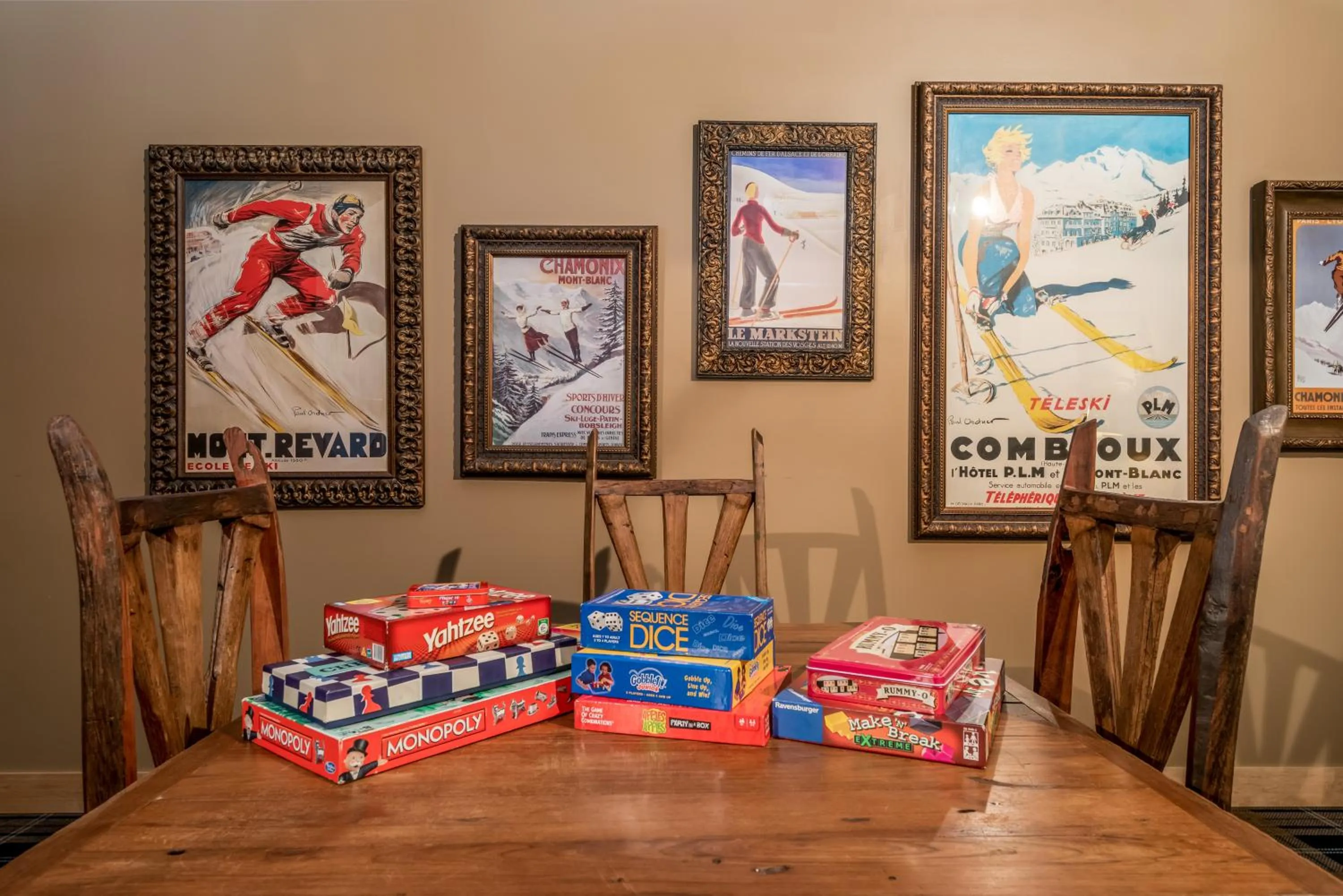 Communal lounge/ TV room in Snow Cap Inn