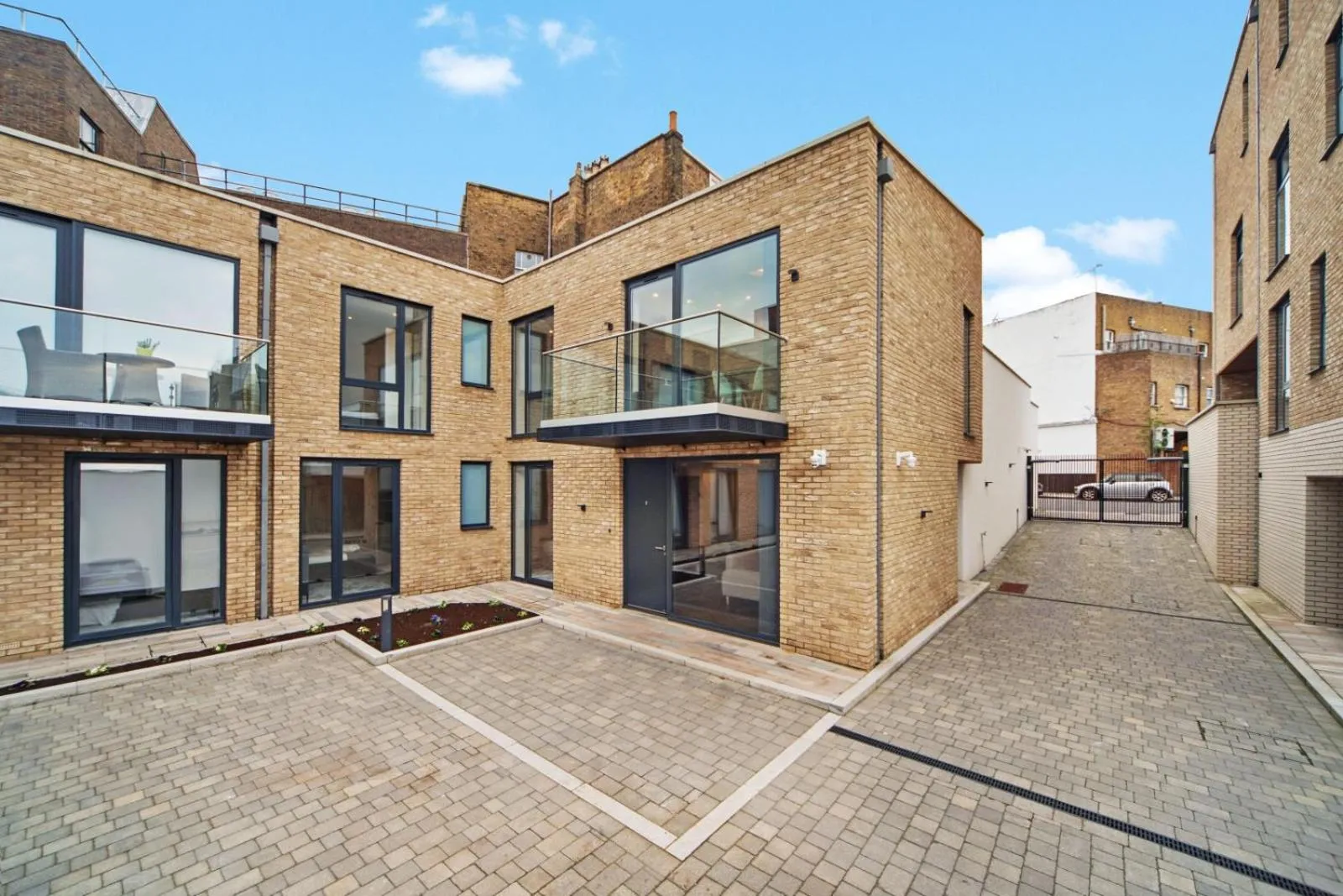 Property building in Lux Apartments in Fulham