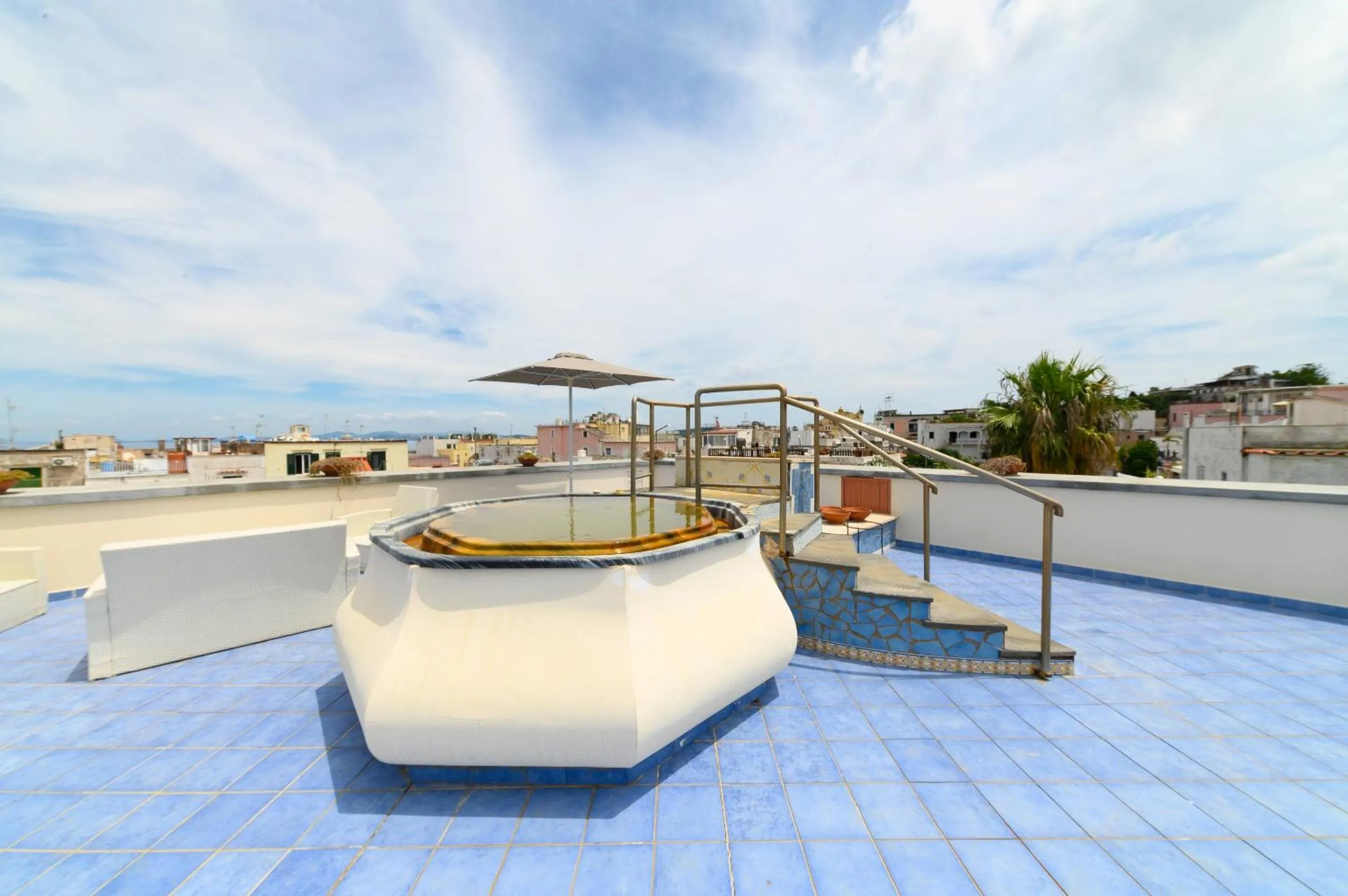 Hot Tub in Hotel Terme Oriente - Beach & SPA