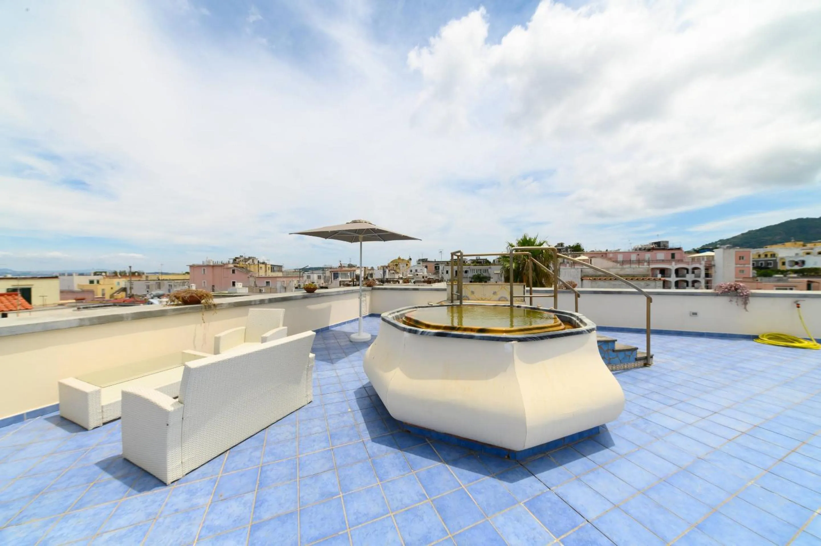 Hot Tub in Hotel Terme Oriente - Beach & SPA