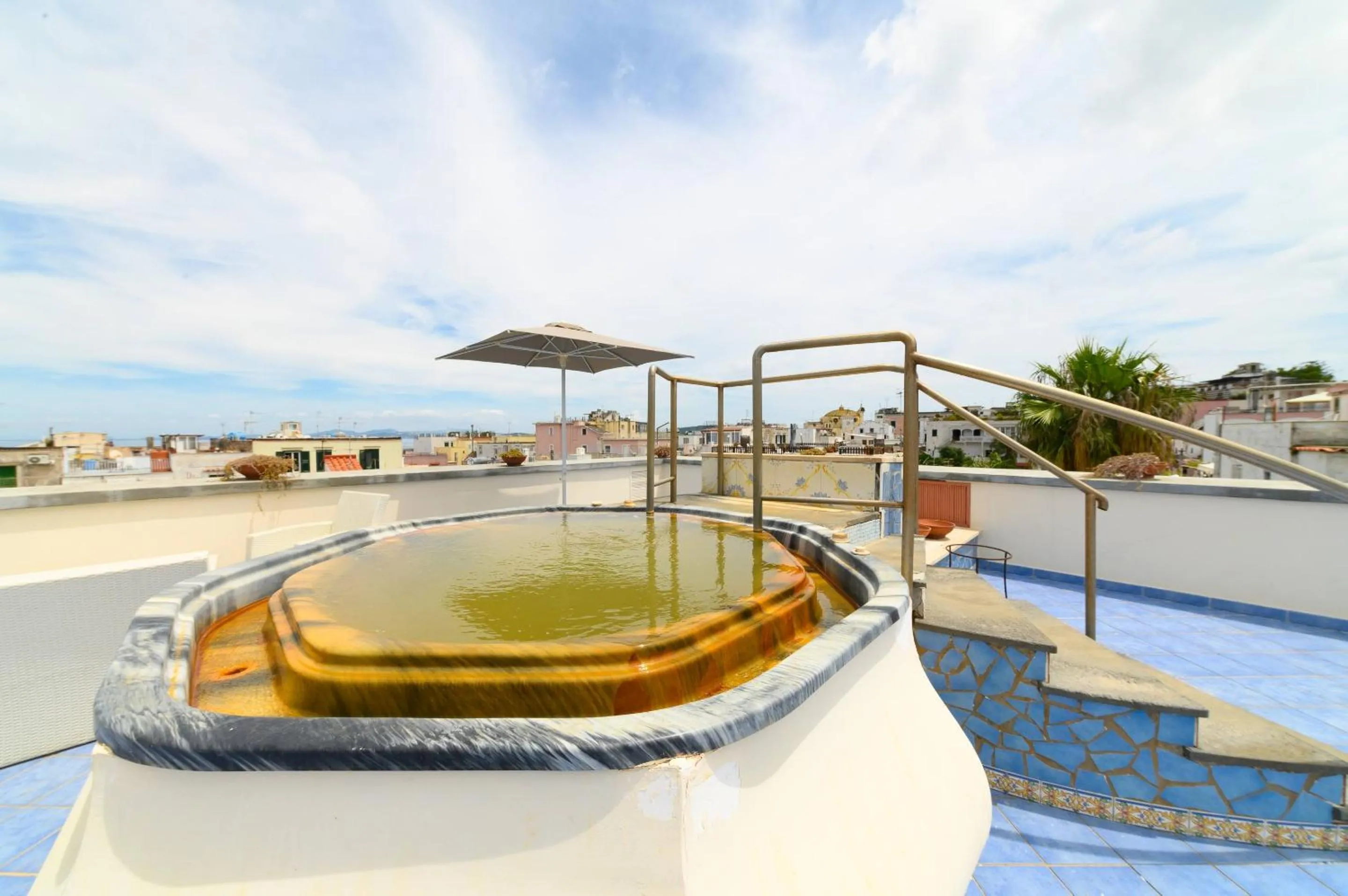 Hot Tub in Hotel Terme Oriente - Beach & SPA