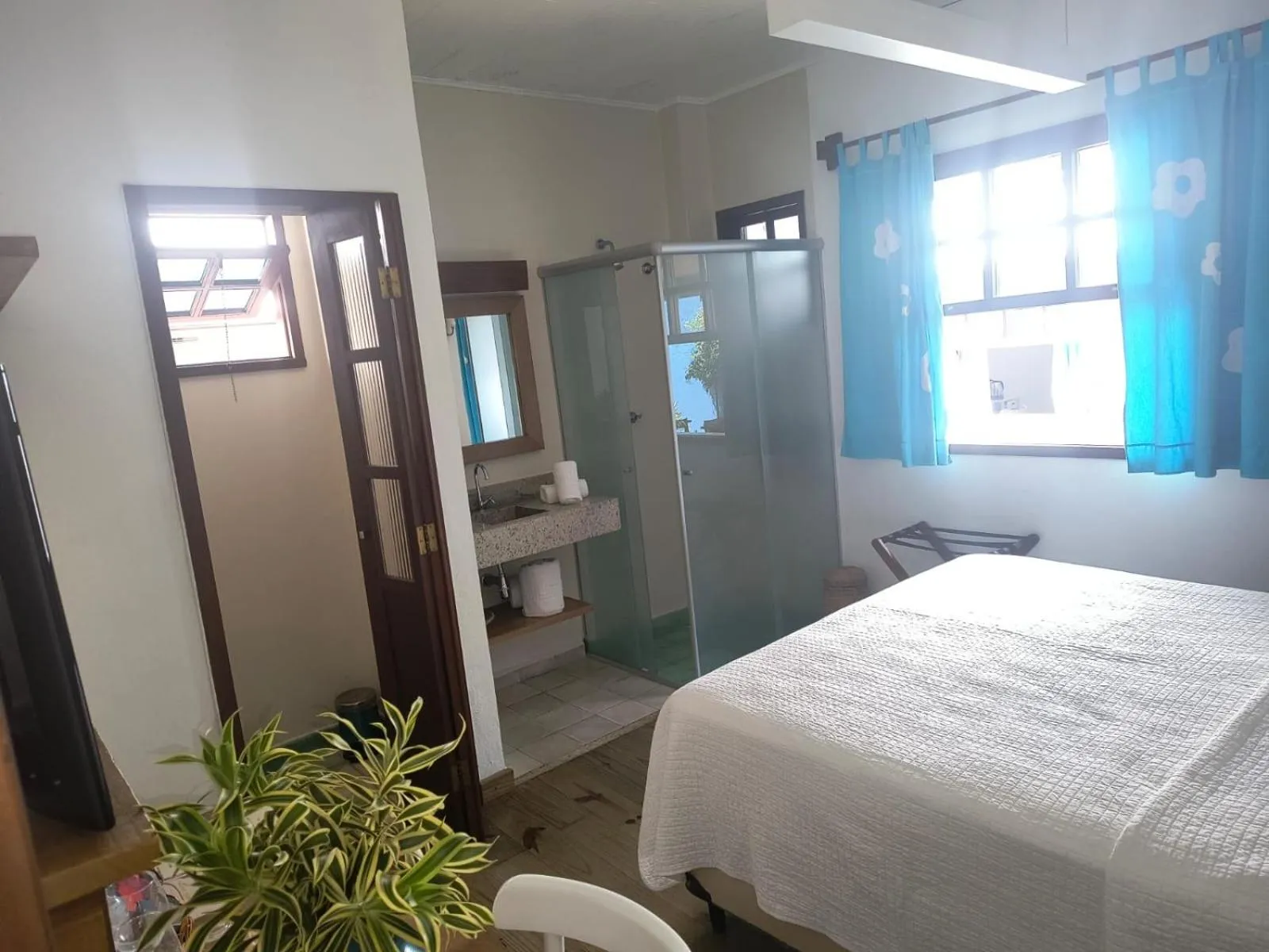 Bathroom, Bed in Green 53 Boutique Hotel