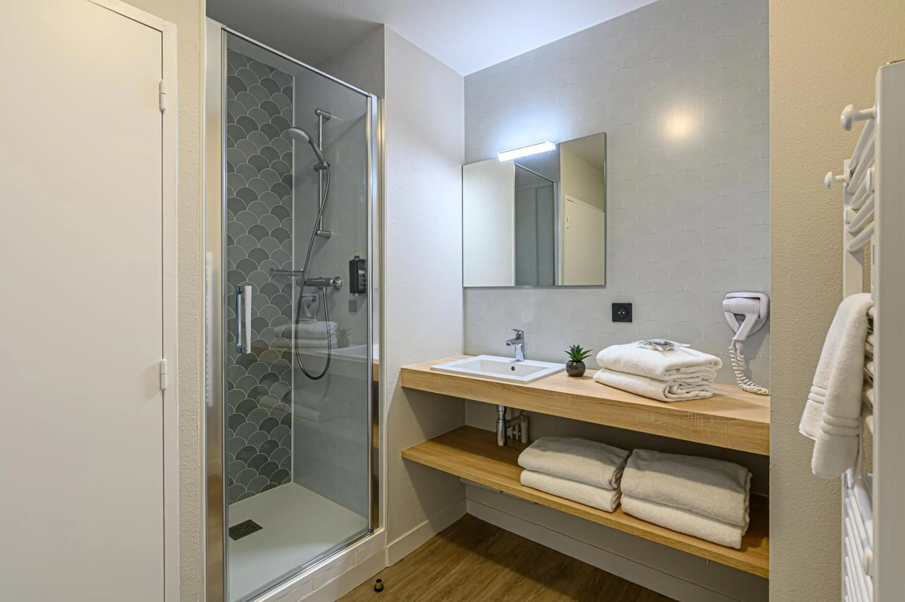 Bathroom in Appart Hôtel Le Liberté Vannes Centre-Ville