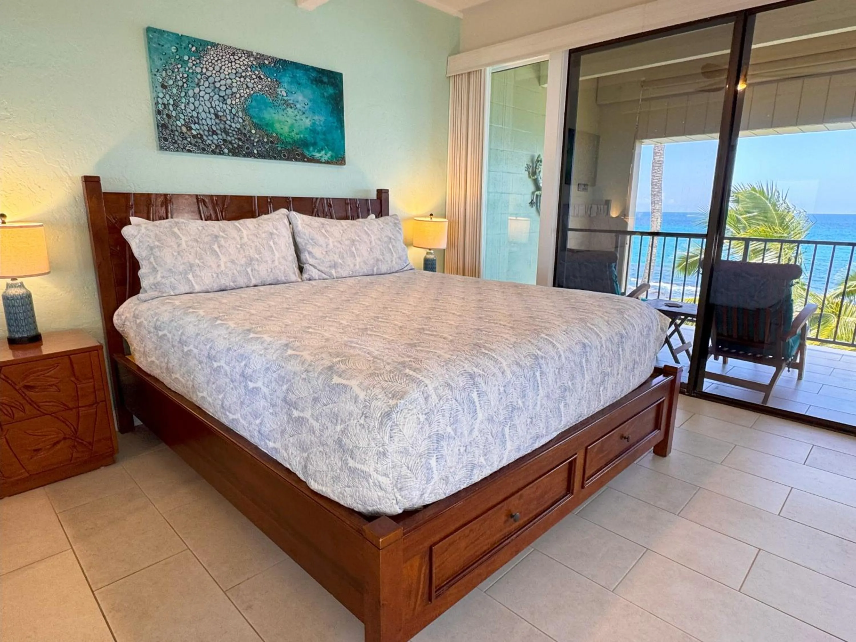 Bed in Oceanfront Luxury Condo
