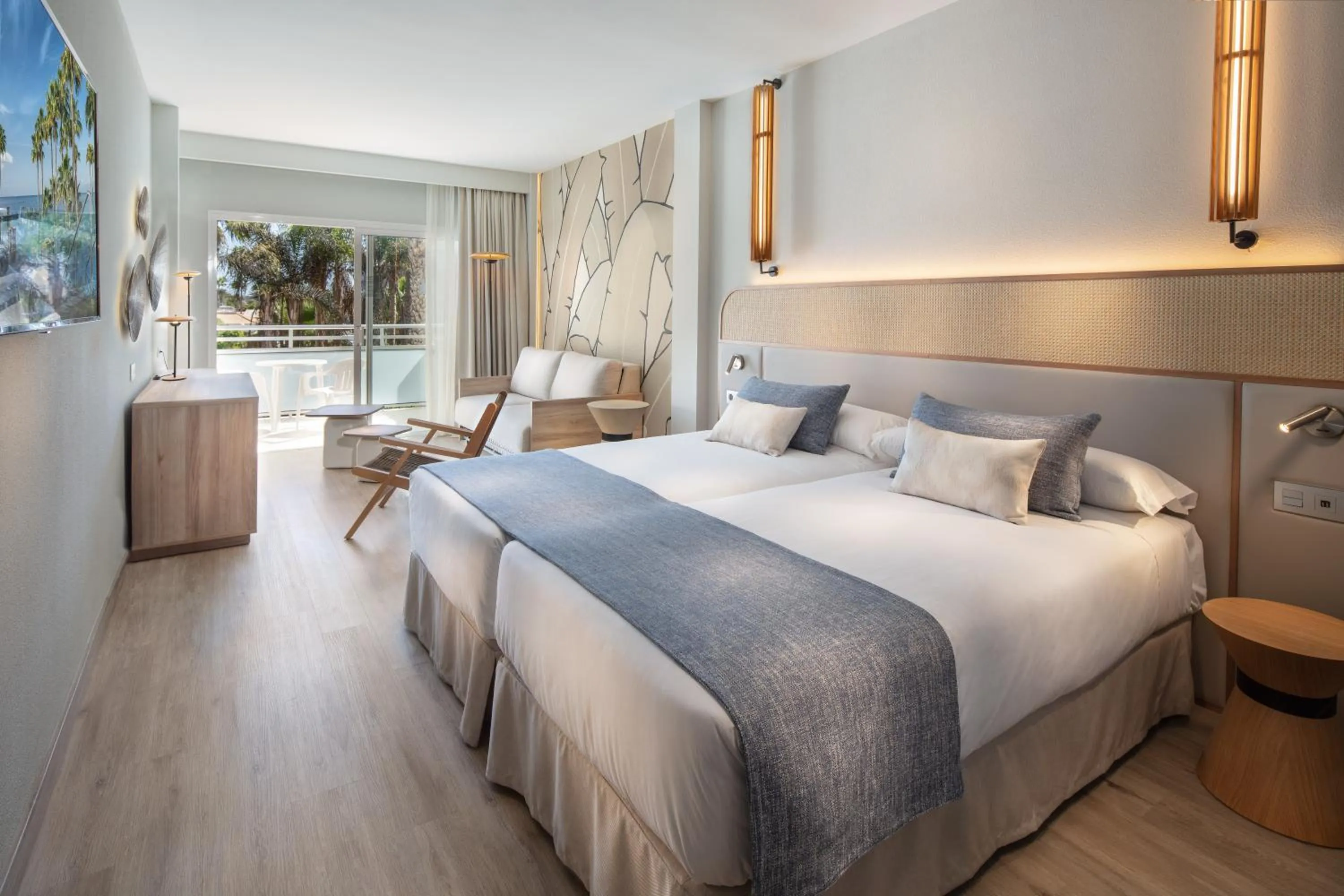 Photo of the whole room, Bed in Tabaiba Princess