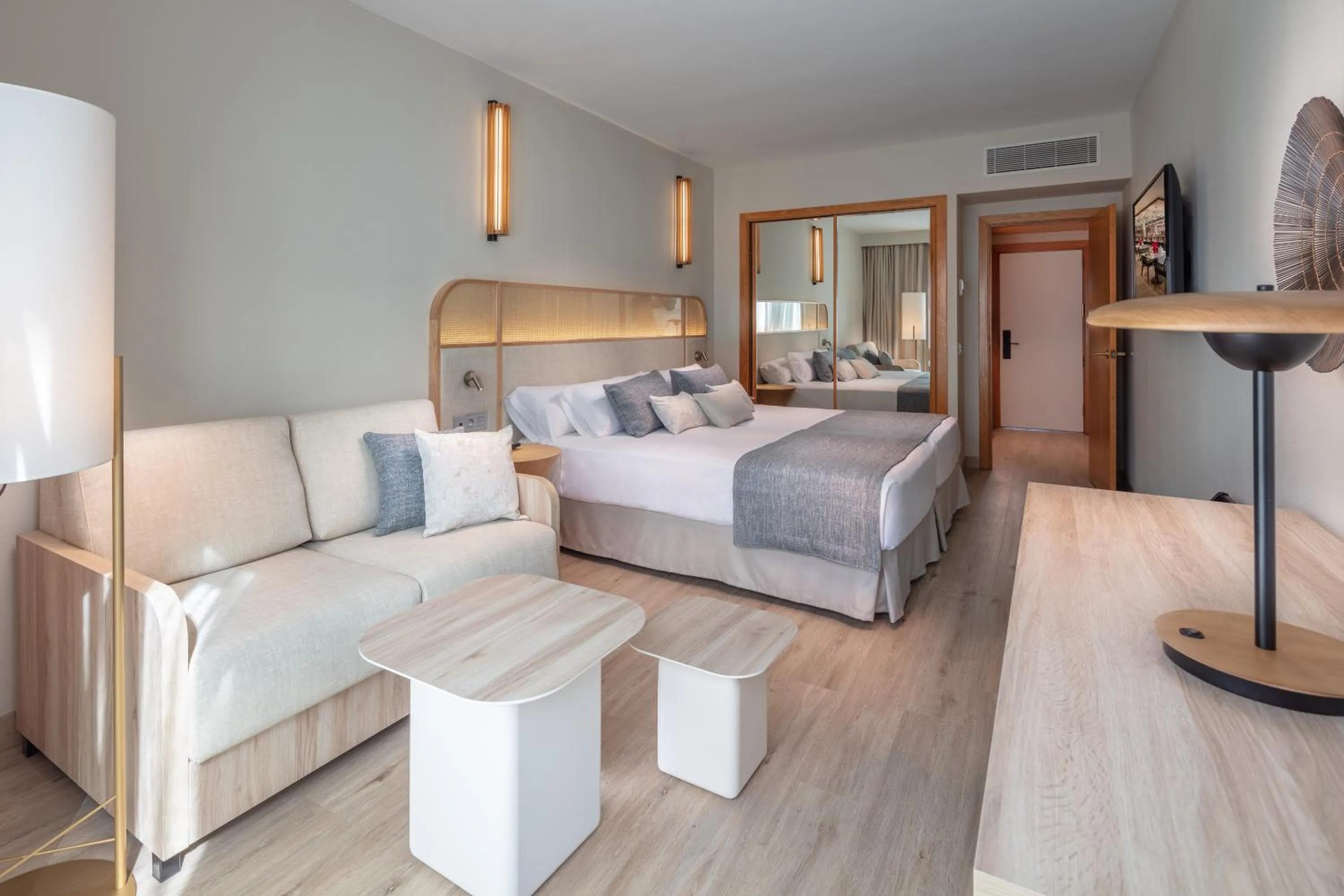 Photo of the whole room, Bed in Tabaiba Princess