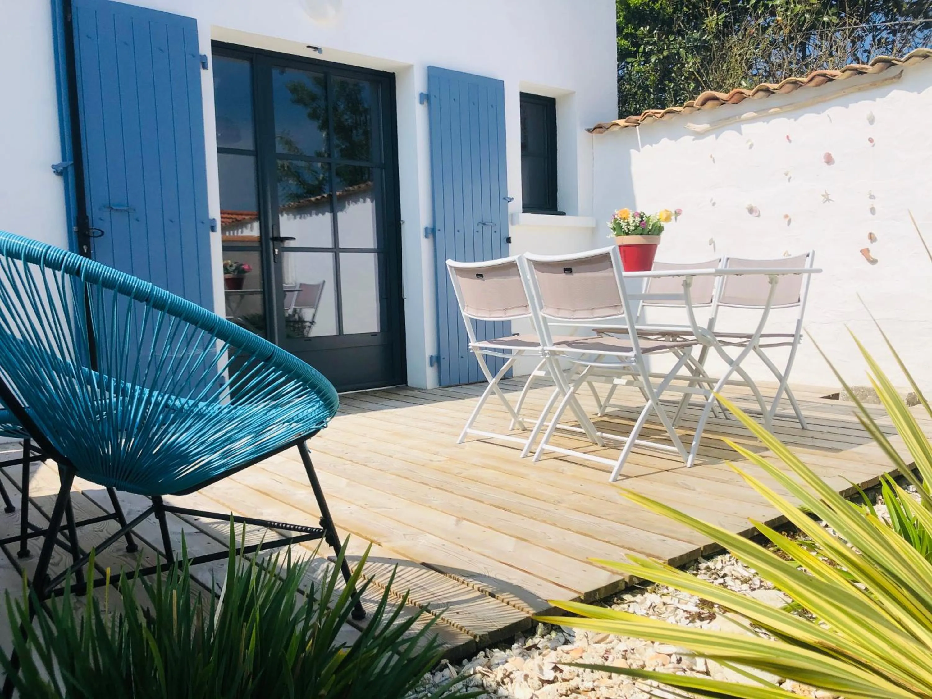 Patio in Clos des Aigrettes -6 Gîtes de charme et confort à 30m du Port de La Cotinière