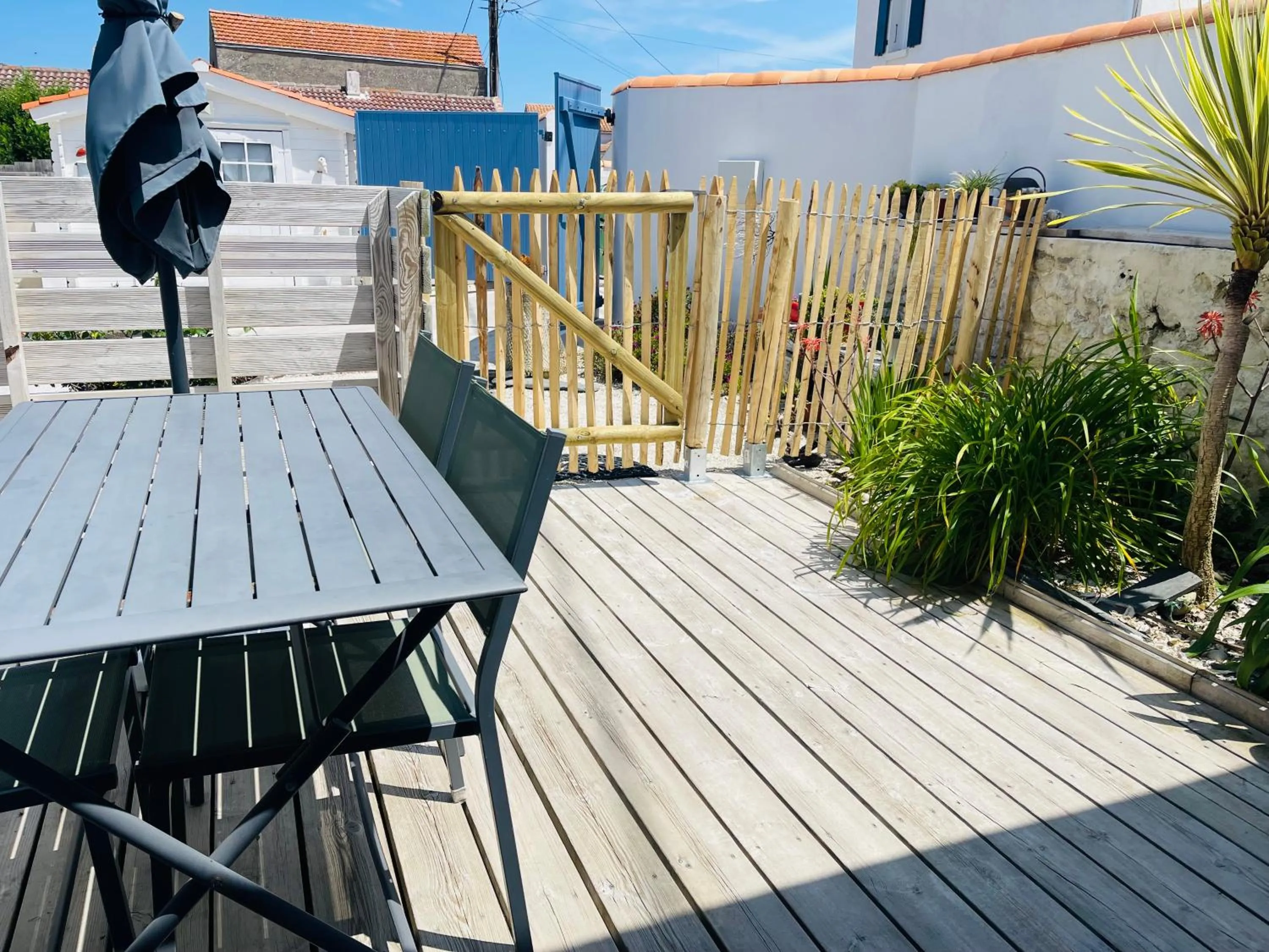 Patio in Clos des Aigrettes -6 Gîtes de charme et confort à 30m du Port de La Cotinière