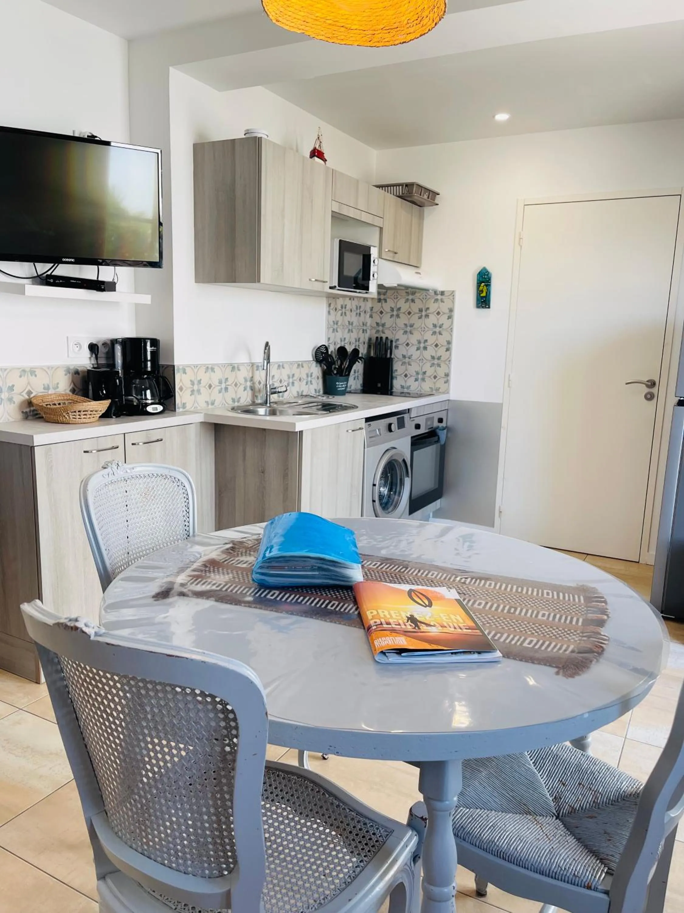 TV and multimedia in Clos des Aigrettes -6 Gîtes de charme et confort à 30m du Port de La Cotinière