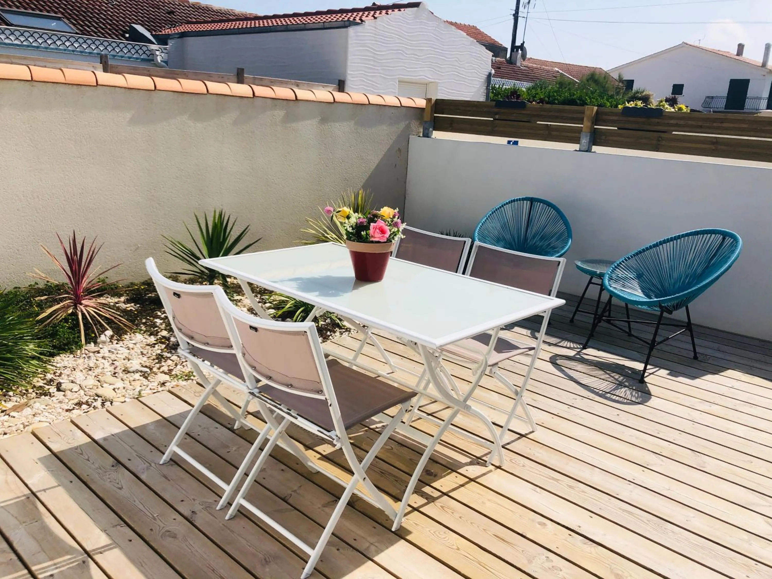 Patio in Clos des Aigrettes -6 Gîtes de charme et confort à 30m du Port de La Cotinière