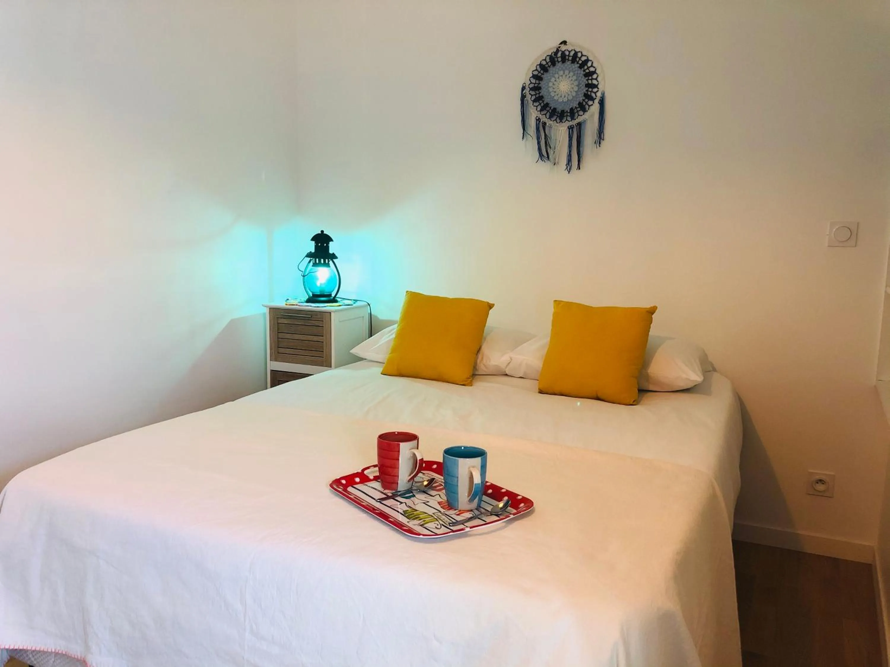 Photo of the whole room, Bed in Clos des Aigrettes -6 Gîtes de charme et confort à 30m du Port de La Cotinière