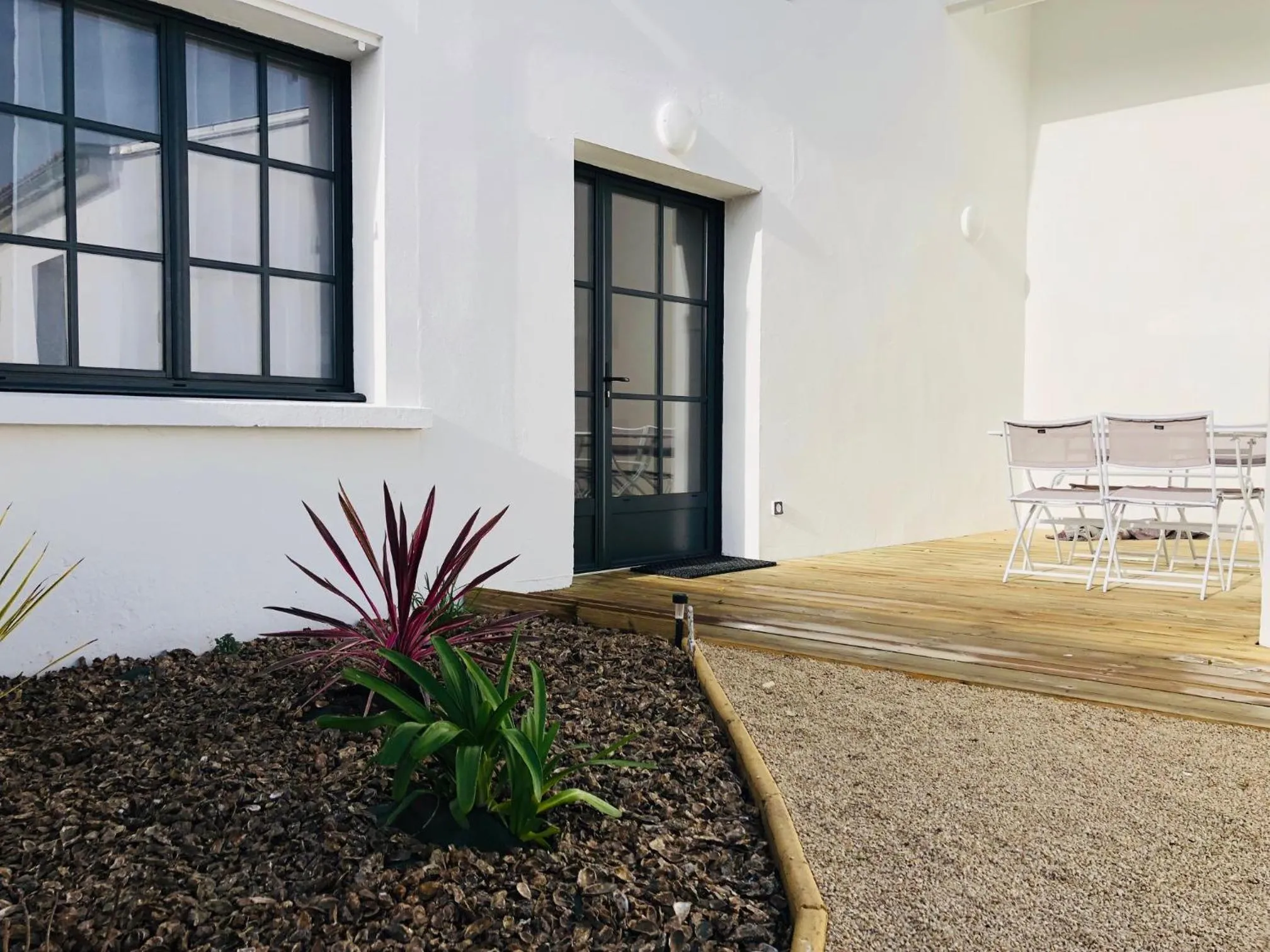 Patio in Clos des Aigrettes -6 Gîtes de charme et confort à 30m du Port de La Cotinière