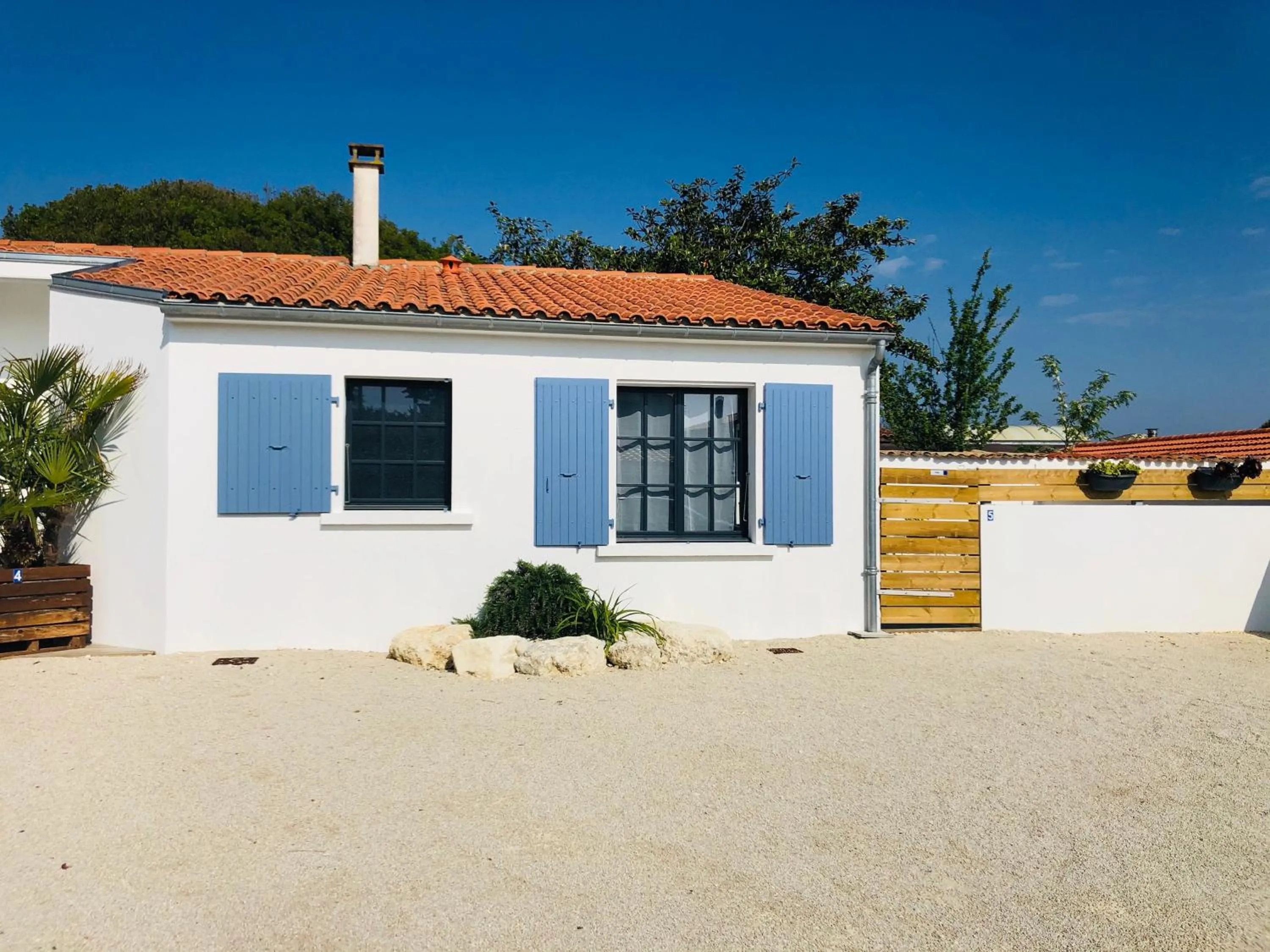 Property building in Clos des Aigrettes -6 Gîtes de charme et confort à 30m du Port de La Cotinière