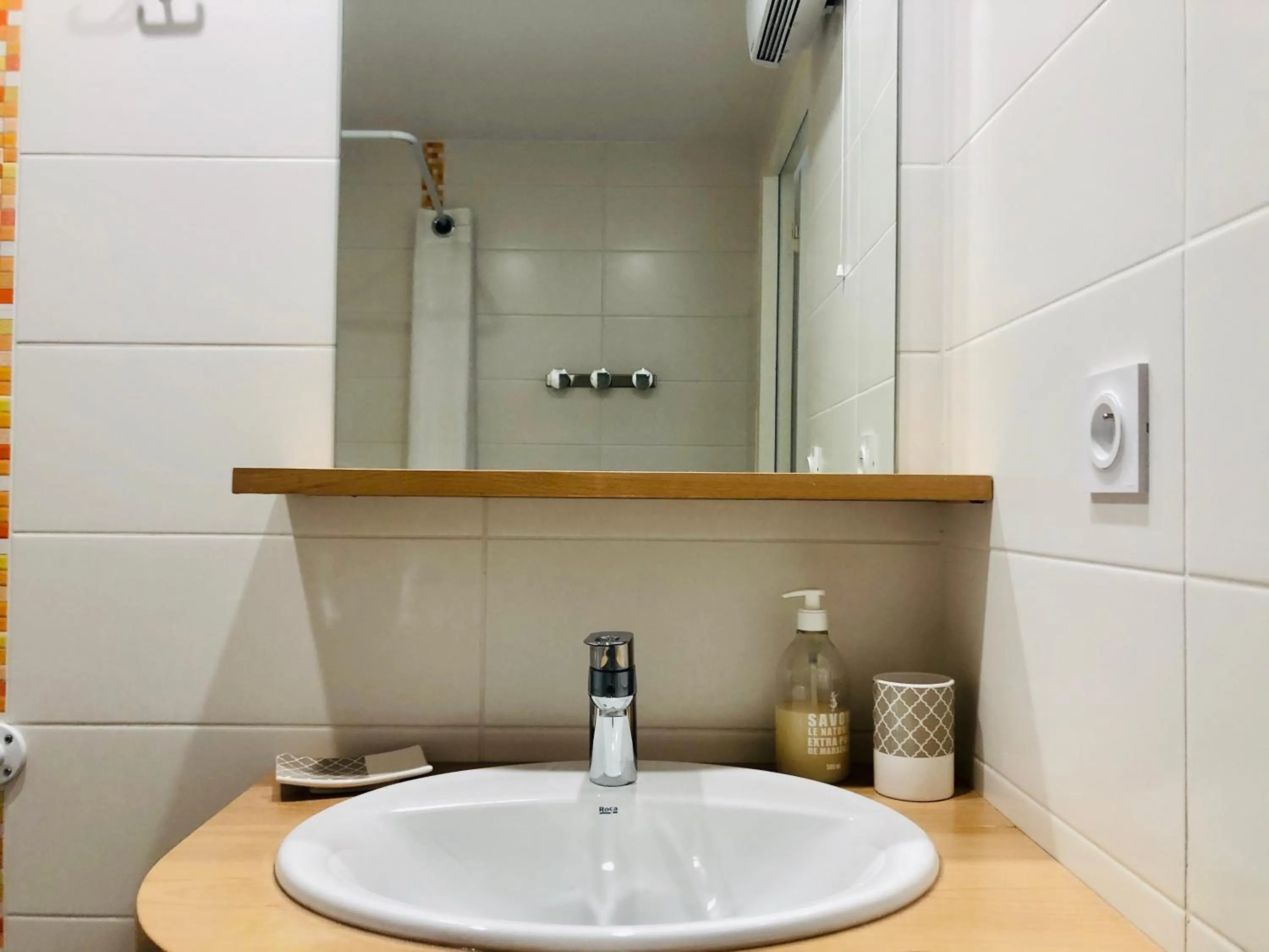 Bathroom in Clos des Aigrettes -6 Gîtes de charme et confort à 30m du Port de La Cotinière