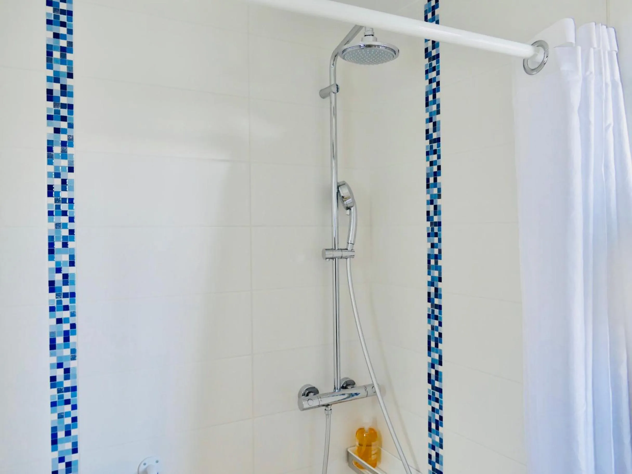Shower in Clos des Aigrettes -6 Gîtes de charme et confort à 30m du Port de La Cotinière