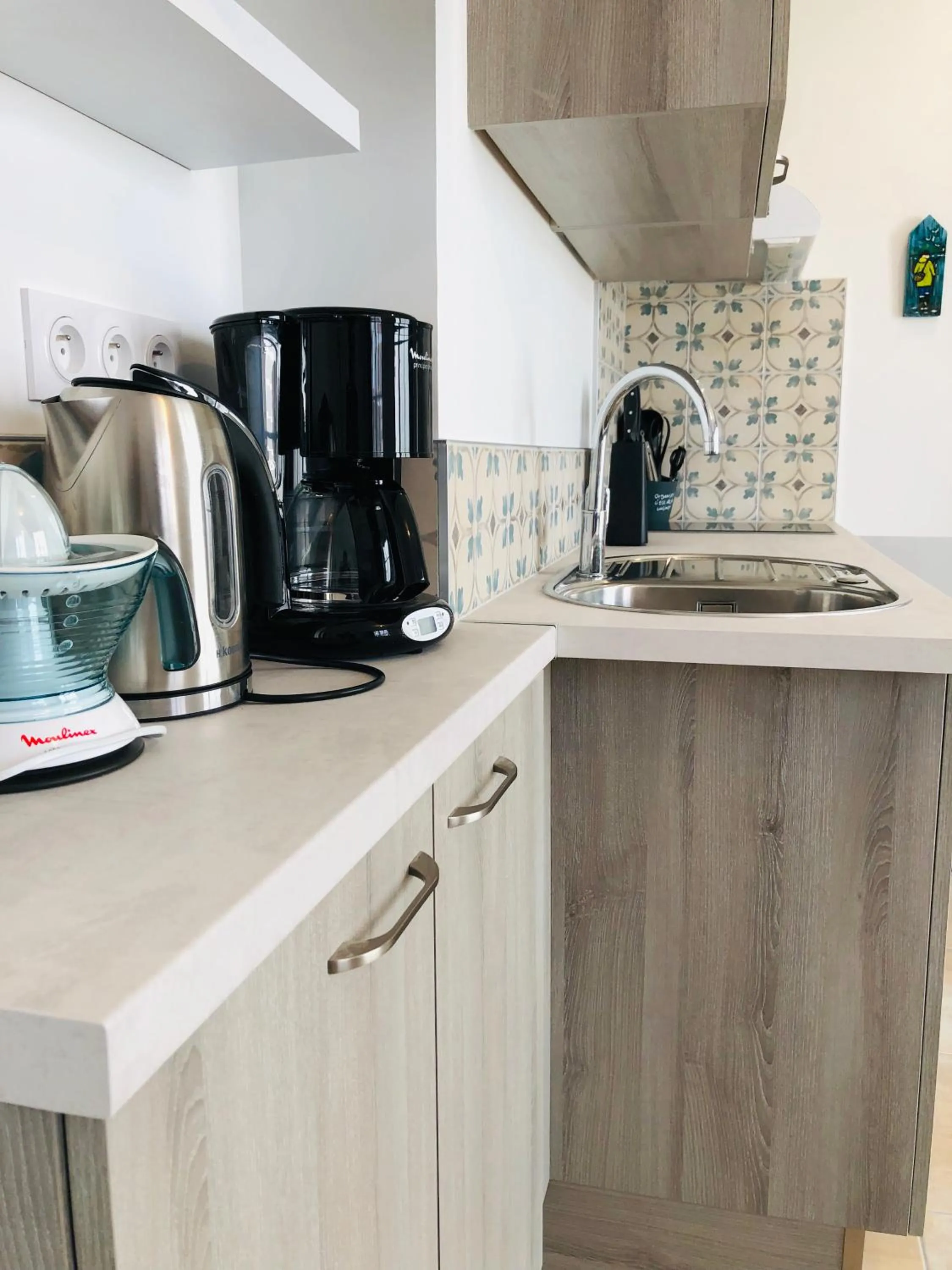 Coffee/tea facilities in Clos des Aigrettes -6 Gîtes de charme et confort à 30m du Port de La Cotinière