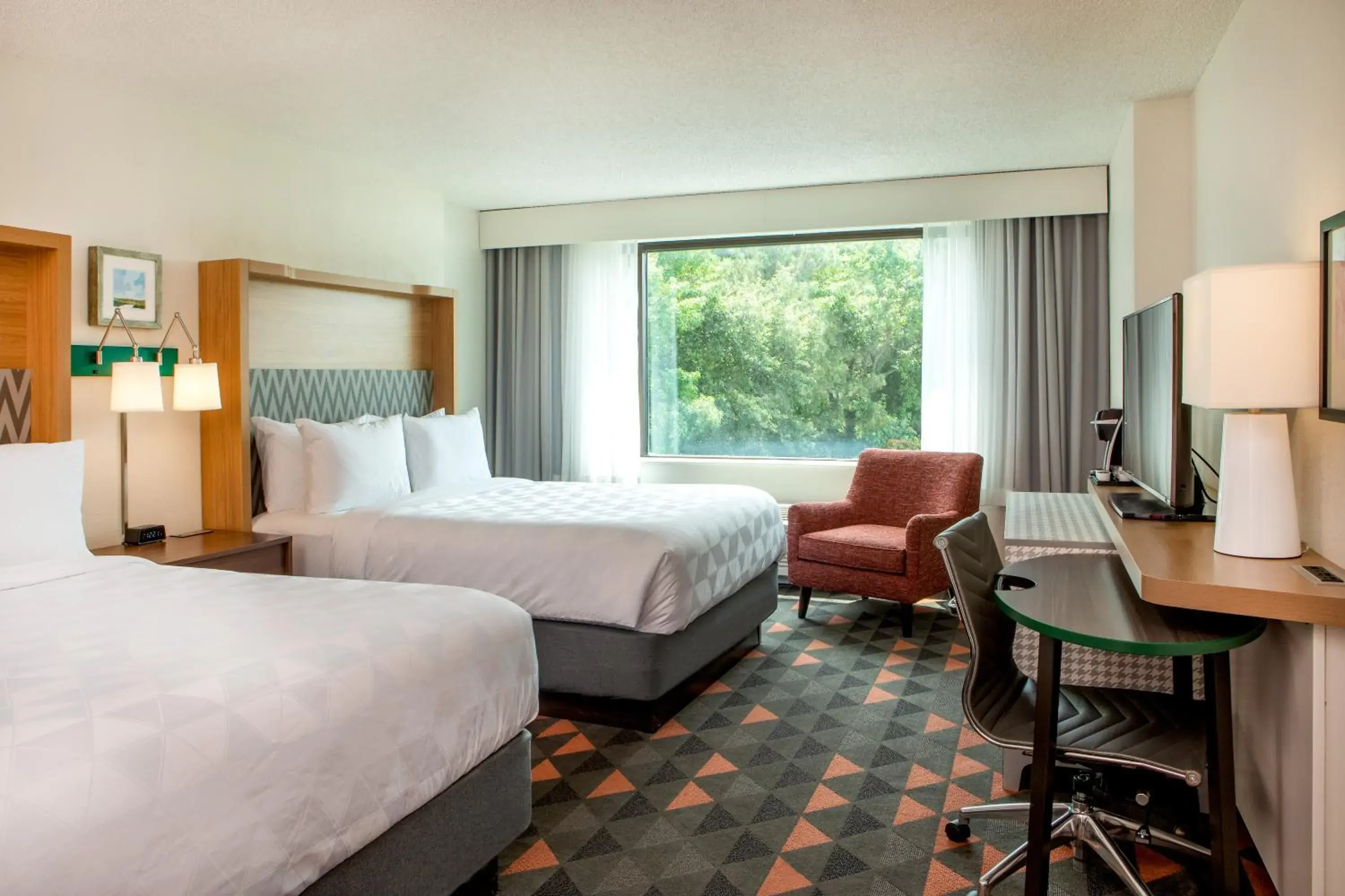 Standard King Room in Holiday Inn Newport News - Hampton by IHG Standard King Room in Holiday Inn Newport News - Hampton by IHG