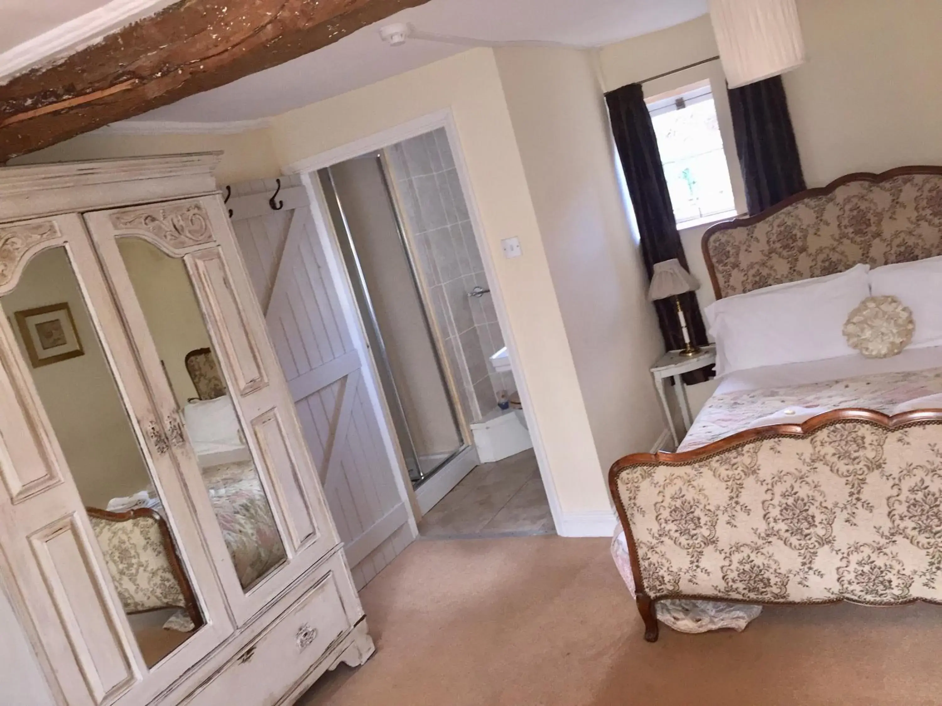 Double Room - single occupancy - Disability Access - Pet Friendly in The Three Tuns Double Room - single occupancy - Disability Access - Pet Friendly in The Three Tuns