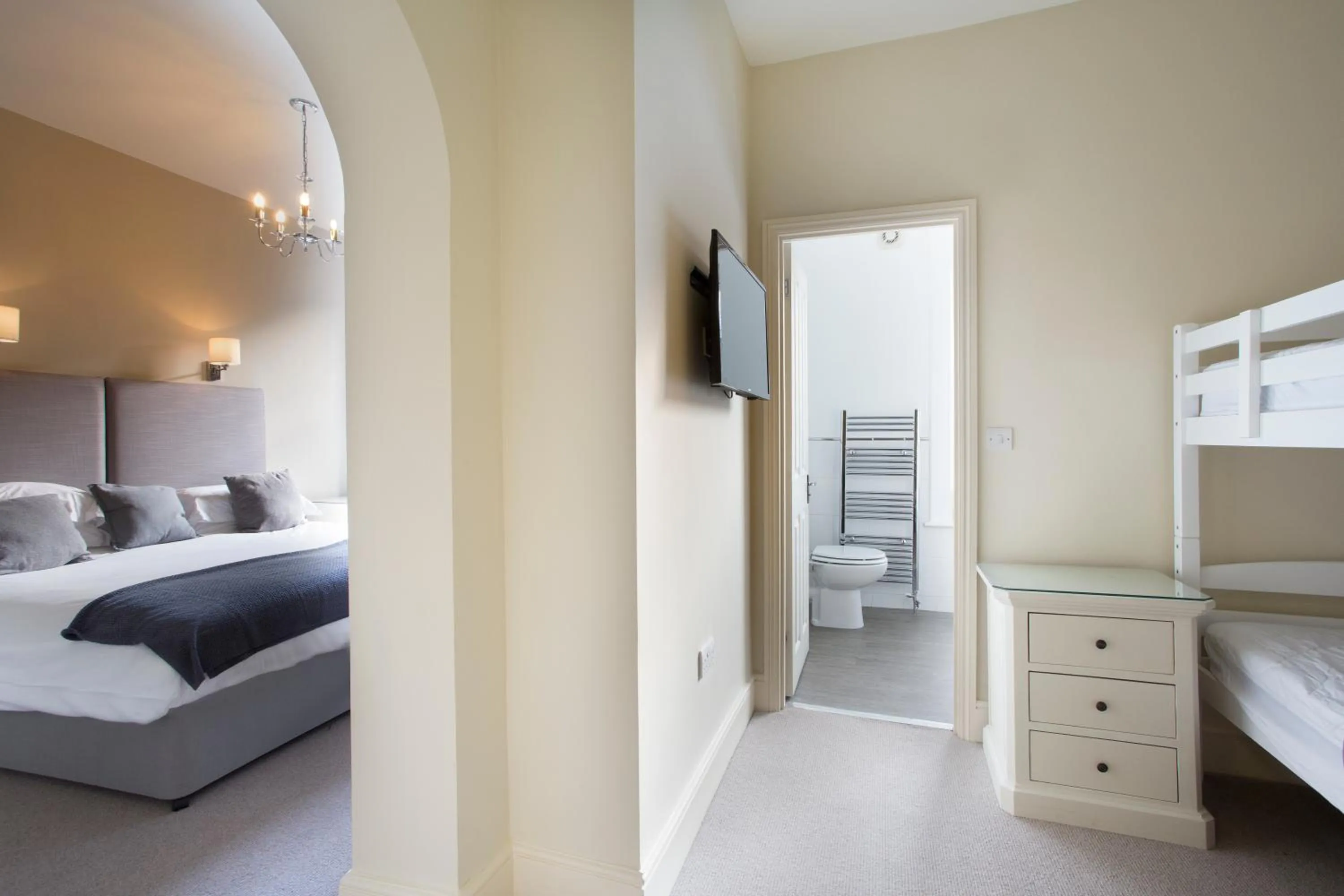 Bedroom, Bed in The Bell Hotel